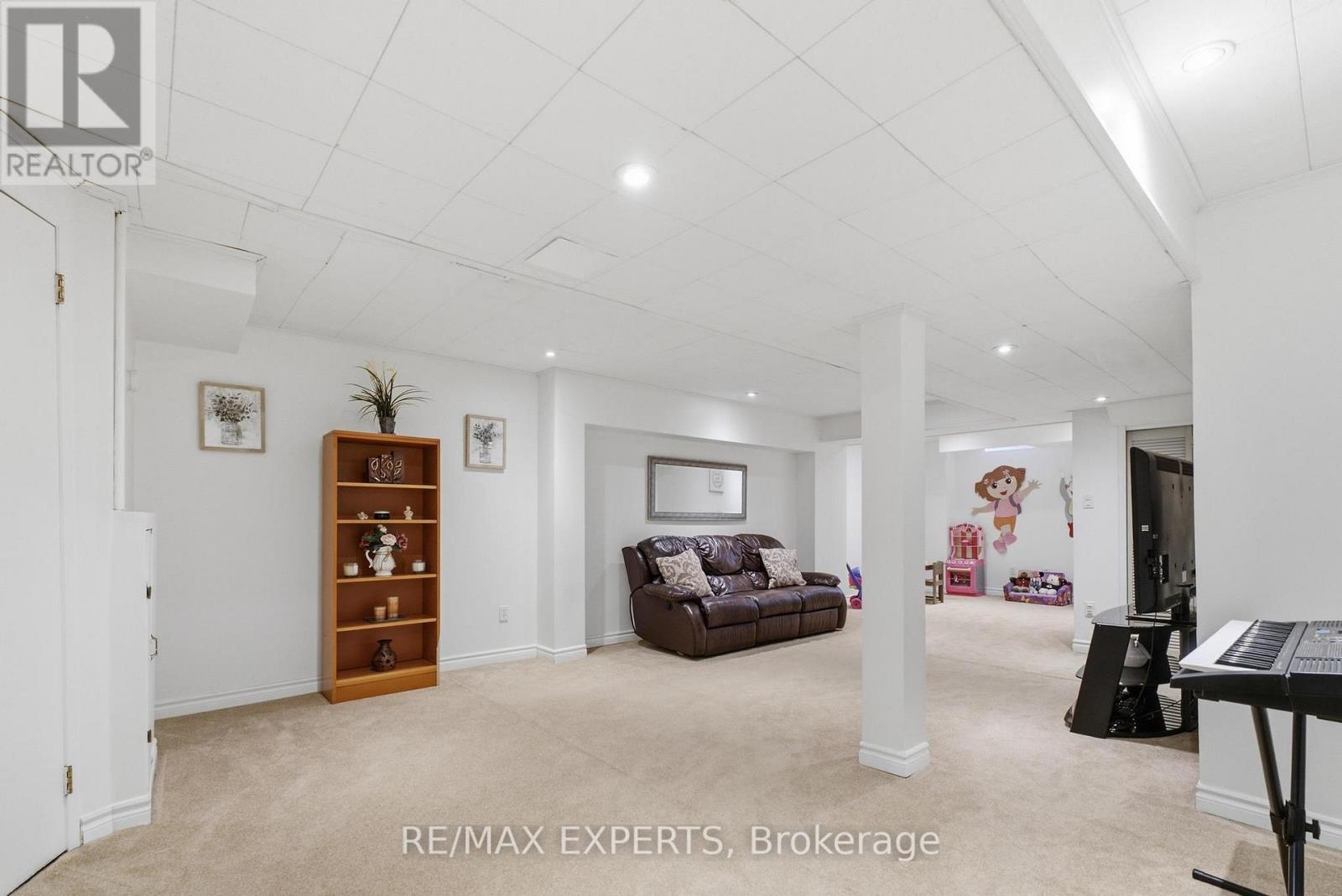 16 Piazza Crescent Property Photo 28