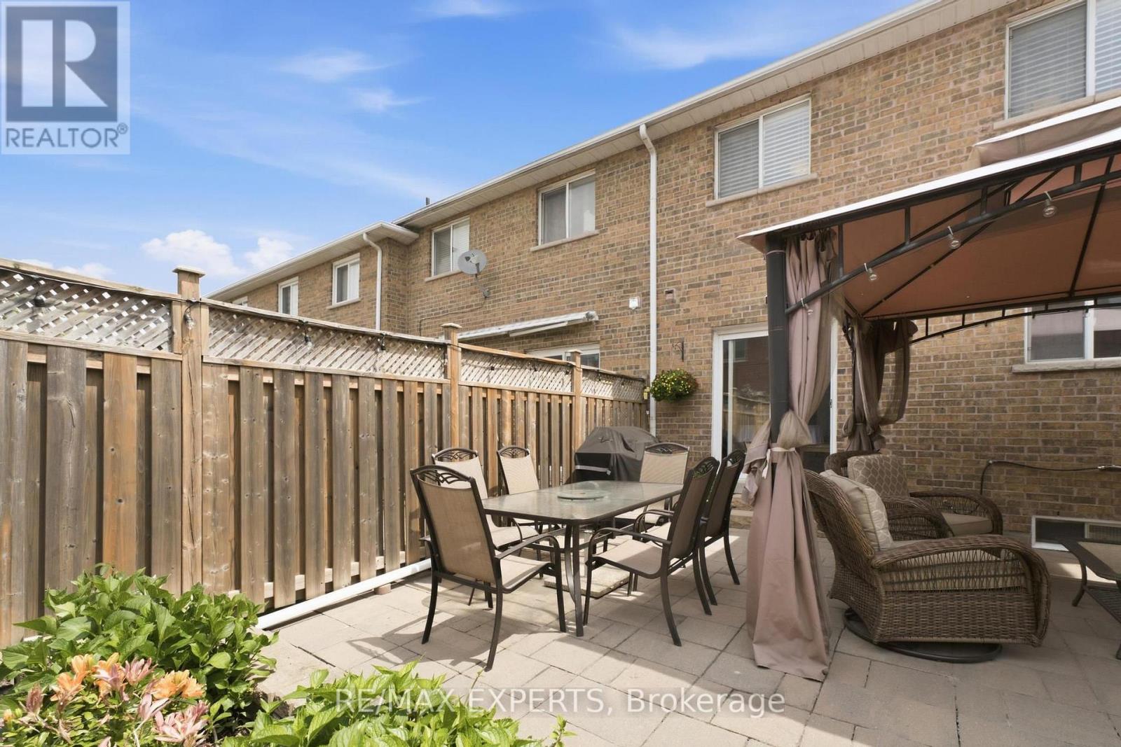 16 Piazza Crescent Property Photo 34