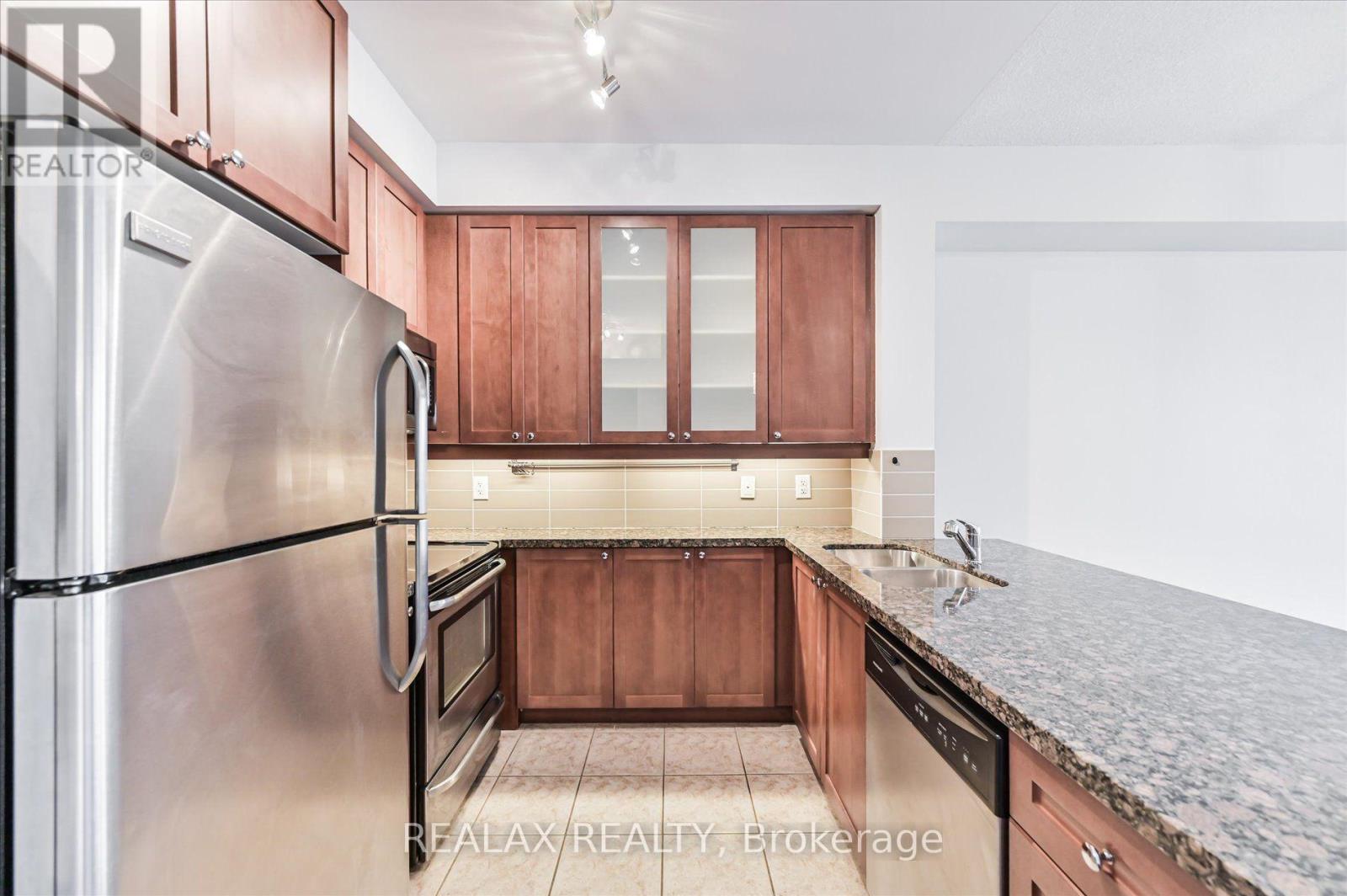 801 - 131 Upper Duke Crescent Property Photo 4