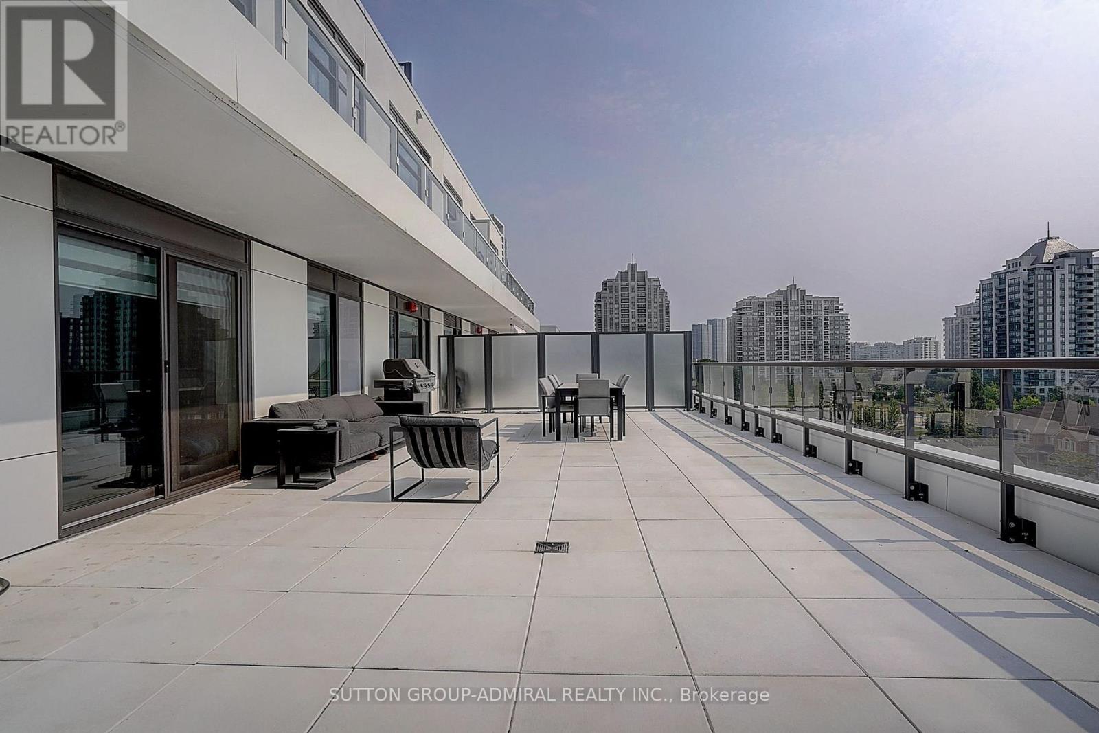712 - 8 Beverley Glen Boulevard Property Photo 2