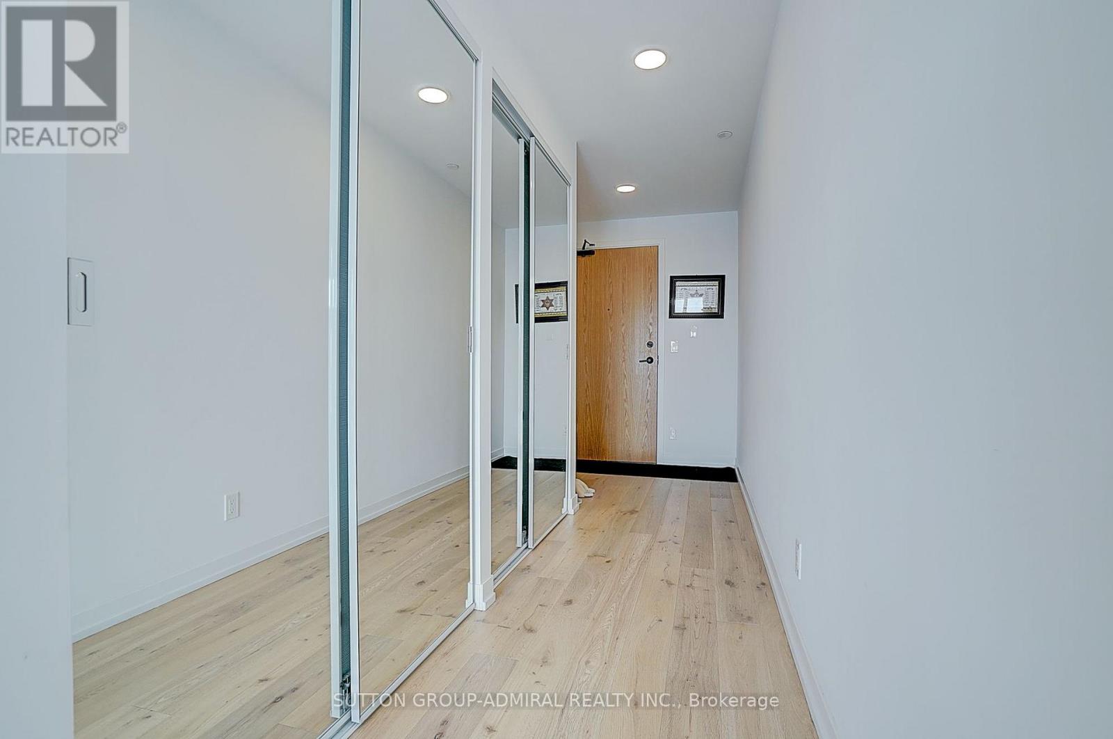 712 - 8 Beverley Glen Boulevard Property Photo 5