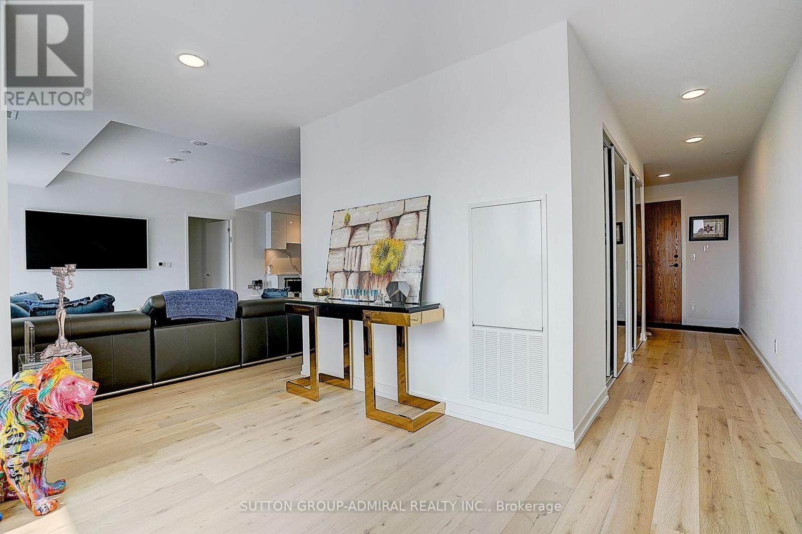 712 - 8 Beverley Glen Boulevard Property Photo 6