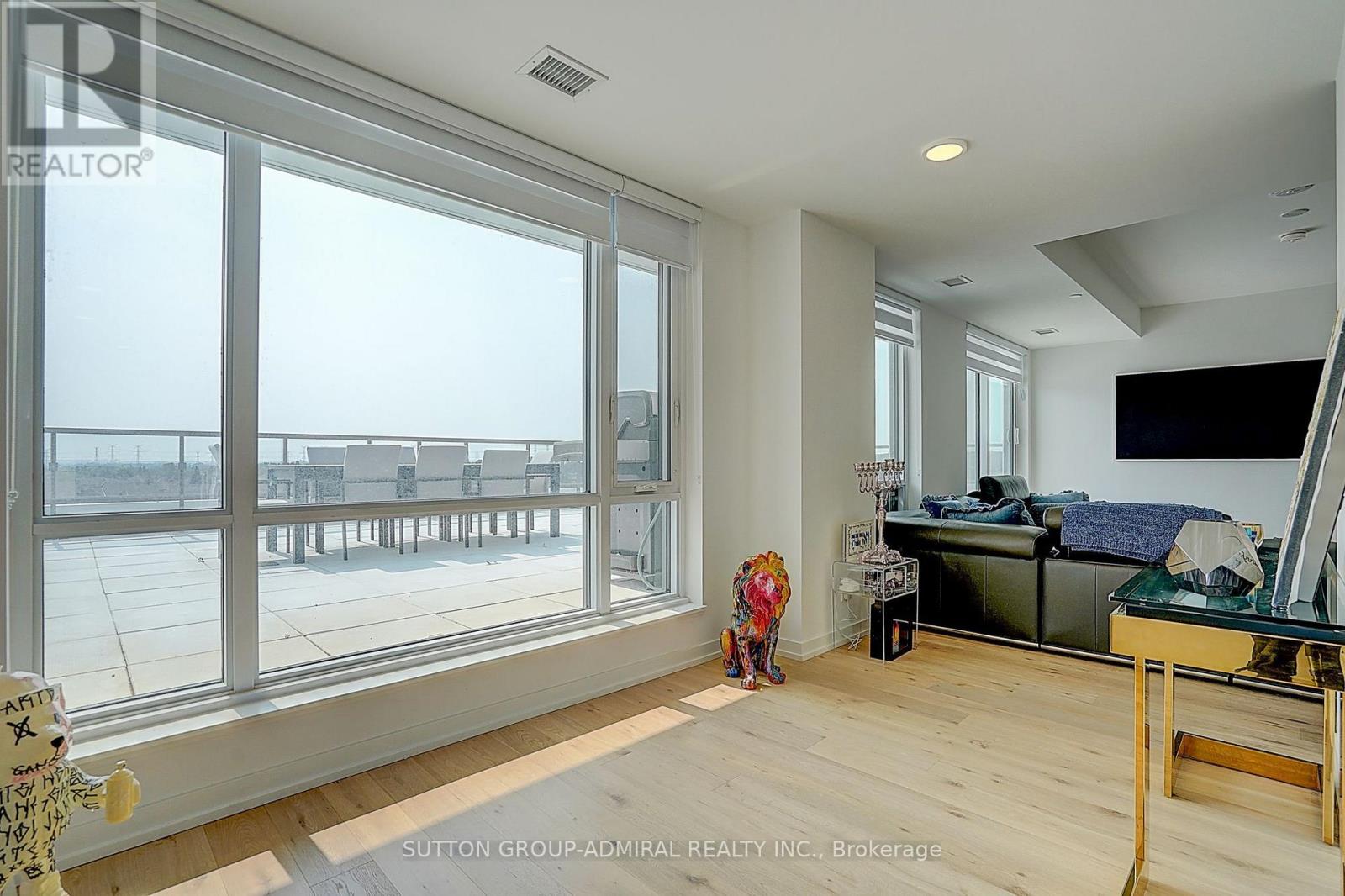 712 - 8 Beverley Glen Boulevard Property Photo 7