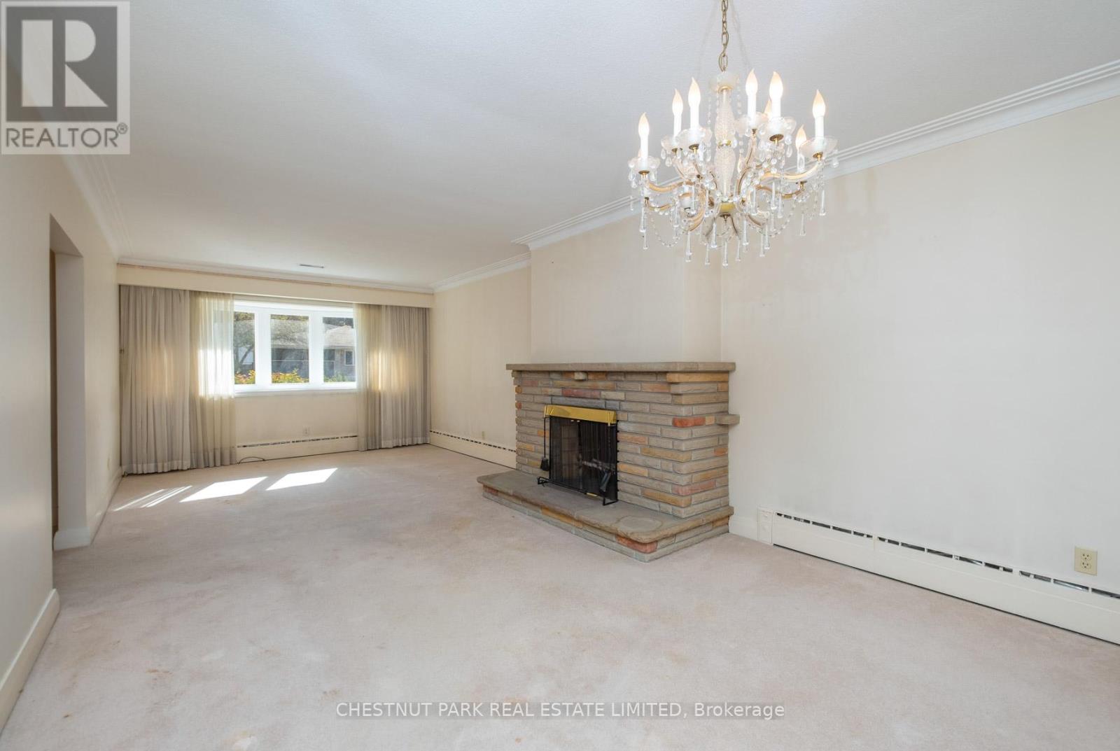 20 Strathroy Crescent Property Photo 3