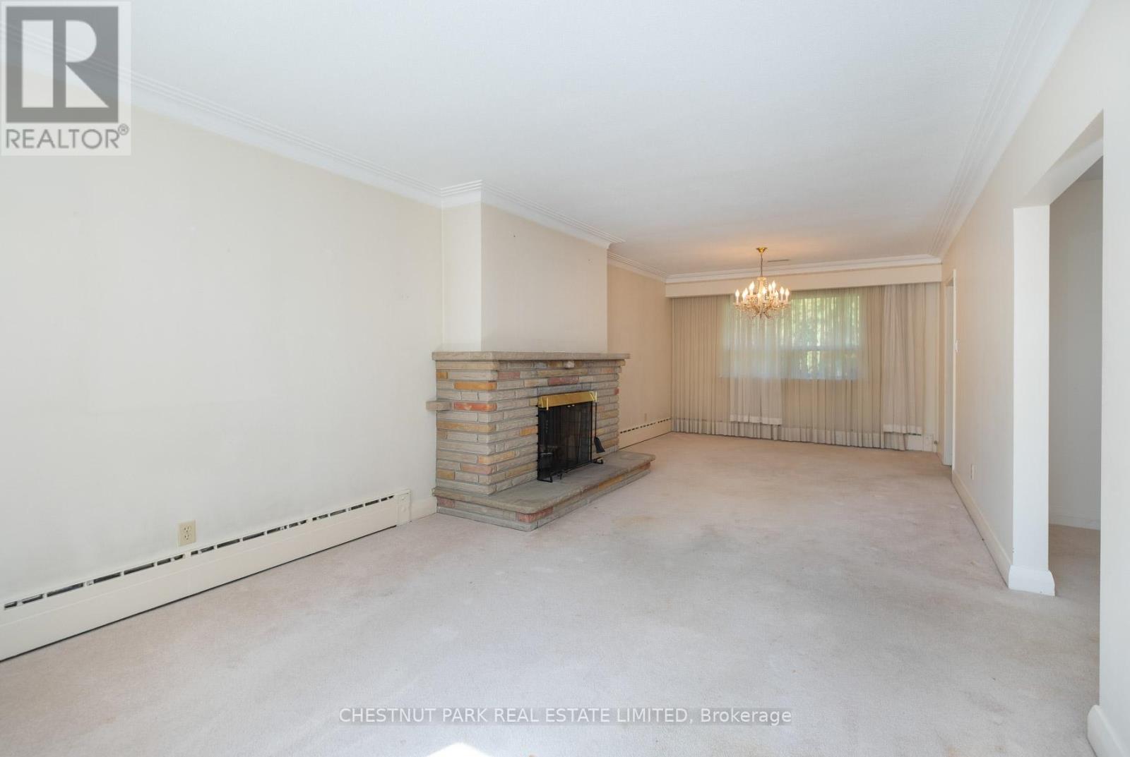 20 Strathroy Crescent Property Photo 4