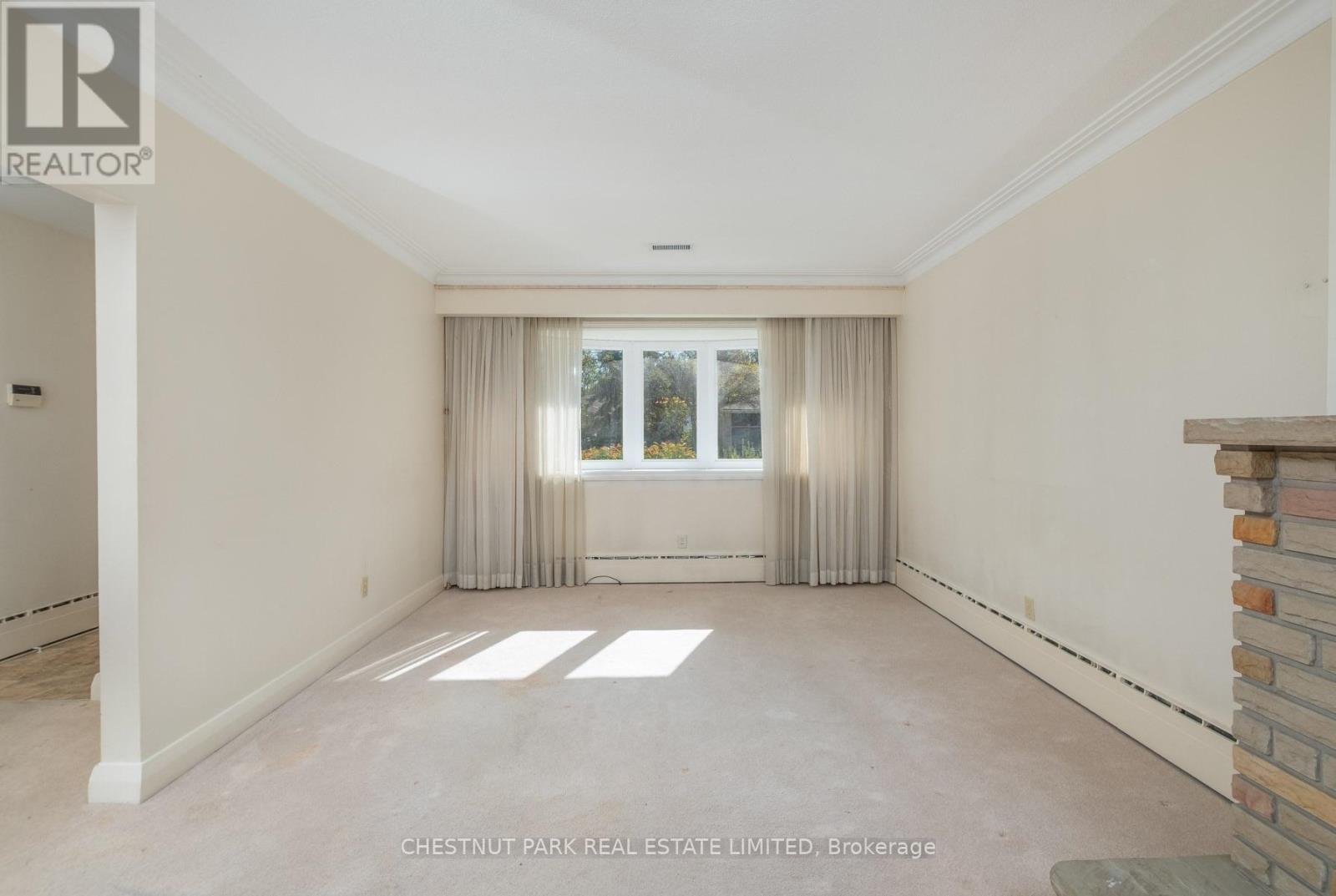 20 Strathroy Crescent Property Photo 5
