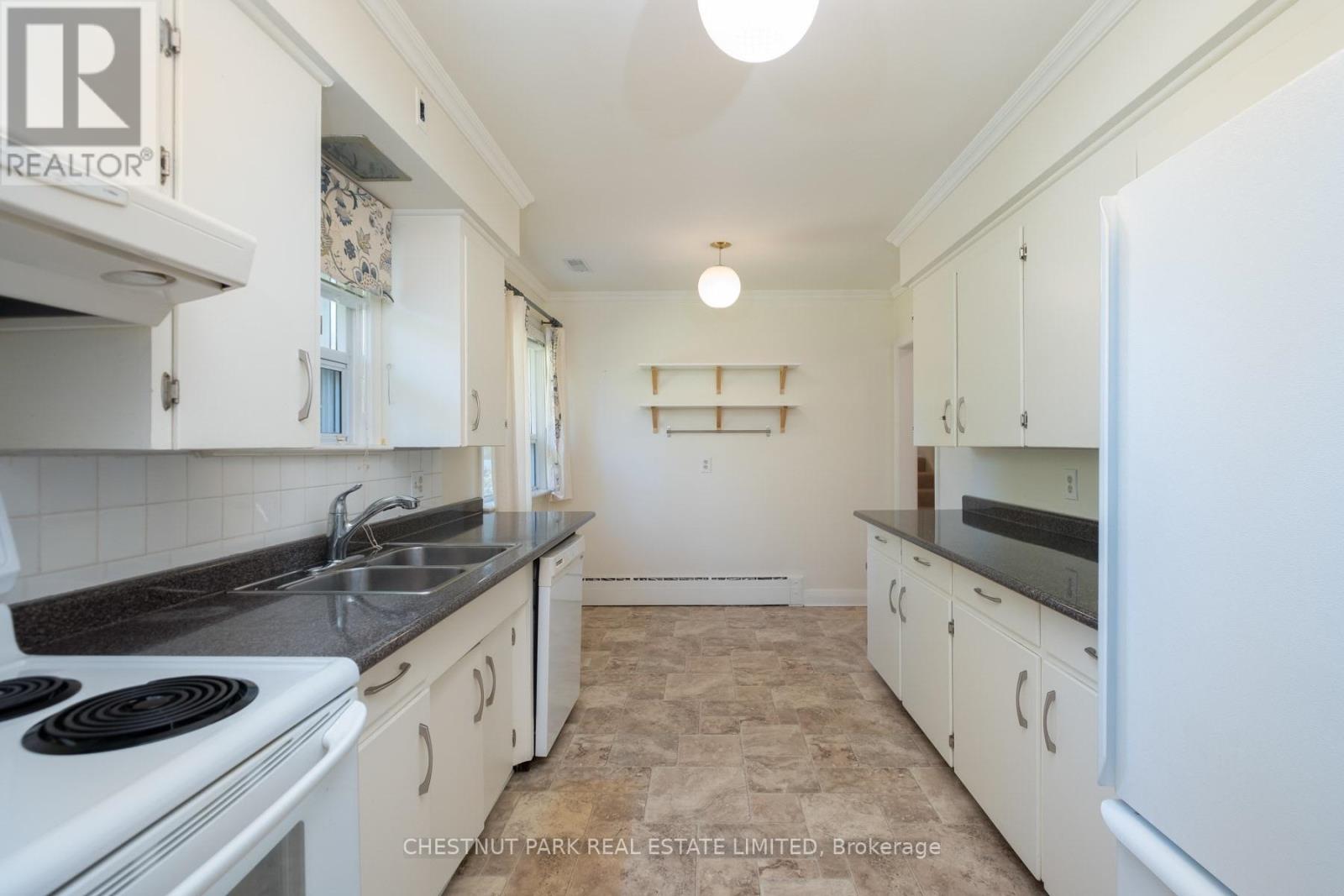 20 Strathroy Crescent Property Photo 8