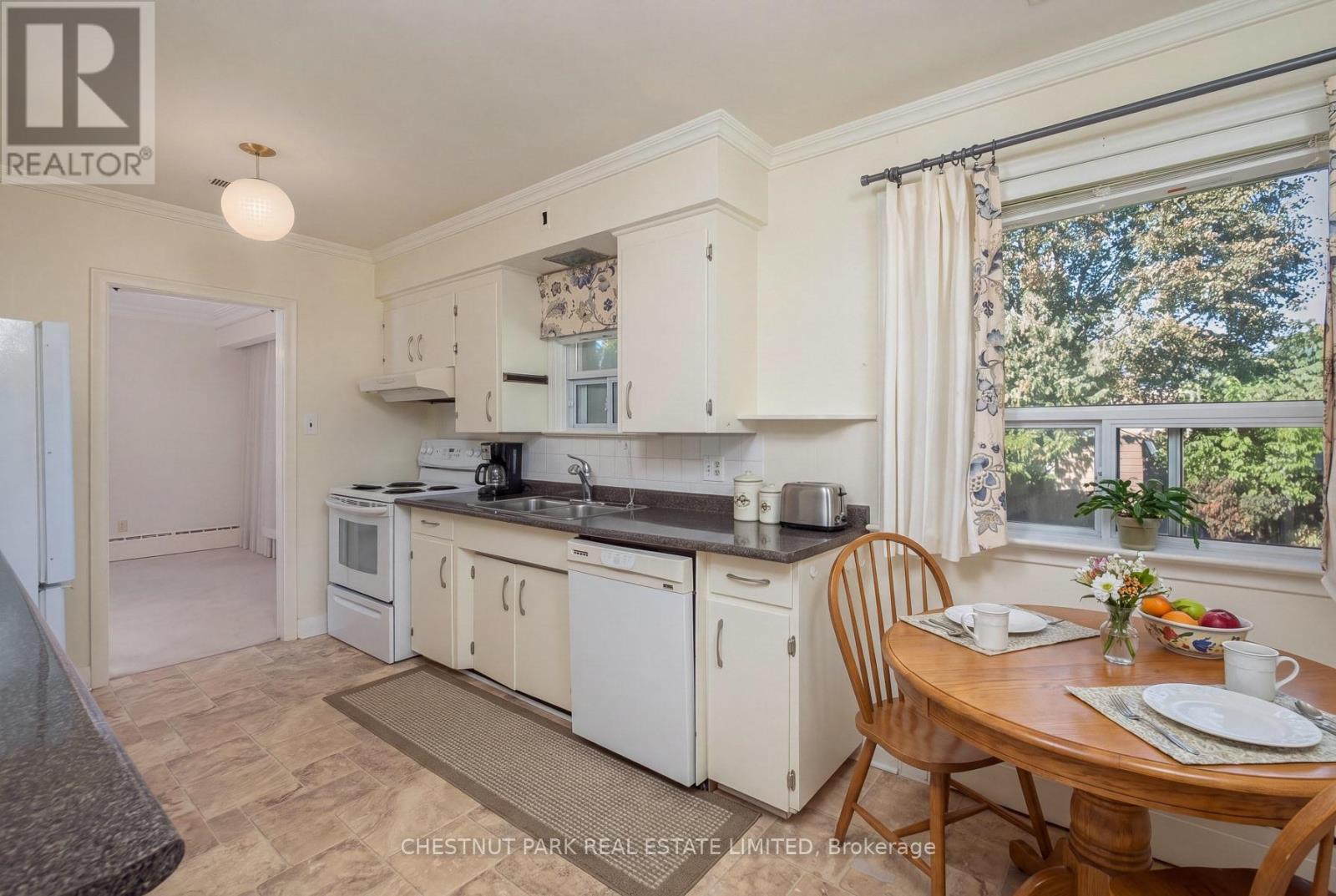 20 Strathroy Crescent Property Photo 10