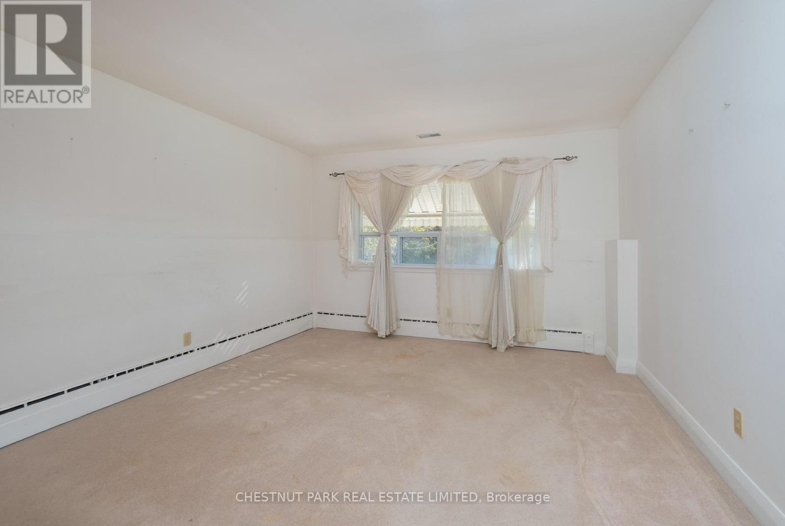 20 Strathroy Crescent Property Photo 15