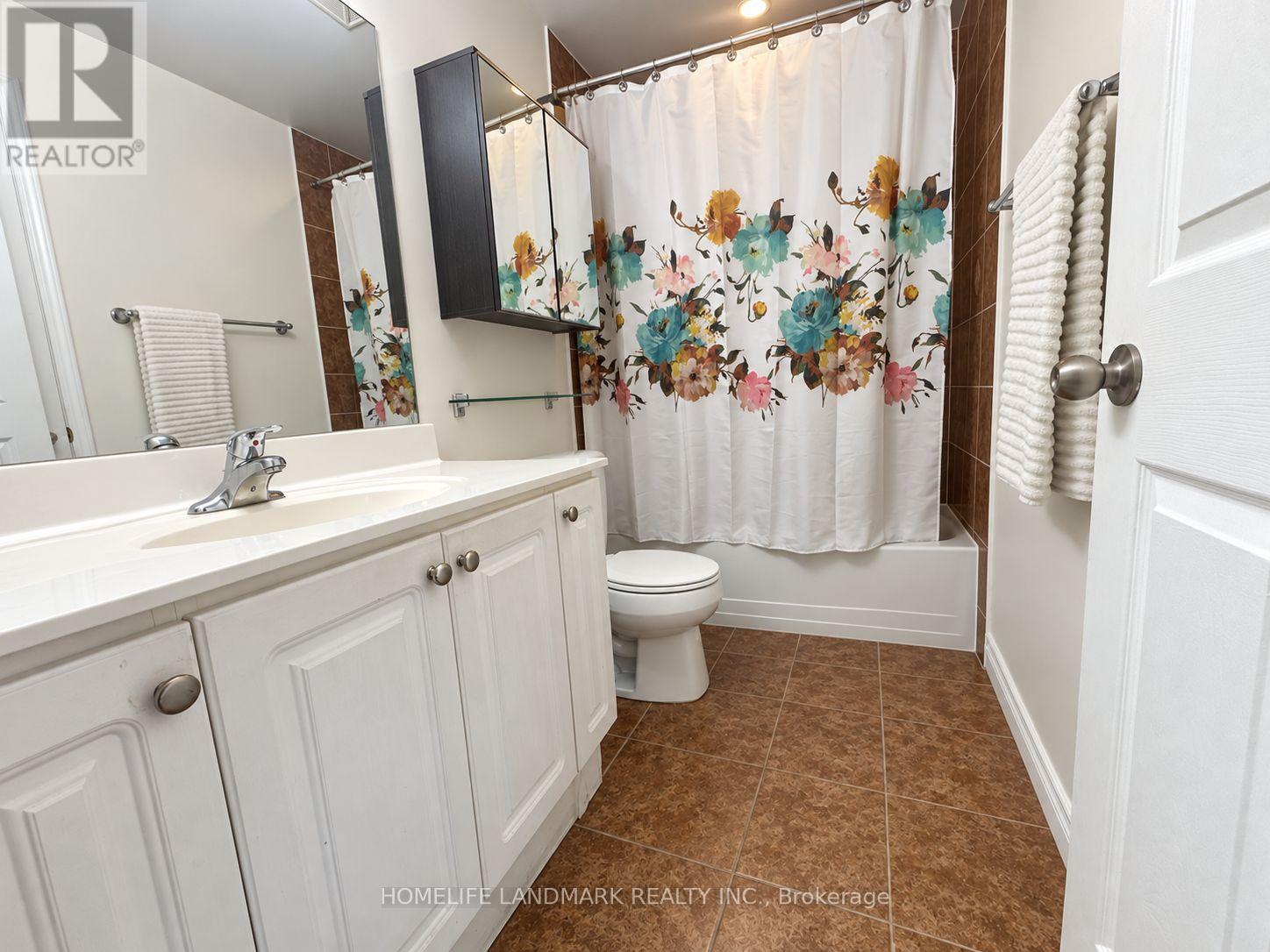 512 - 8 Maison Parc Court Property Photo 8