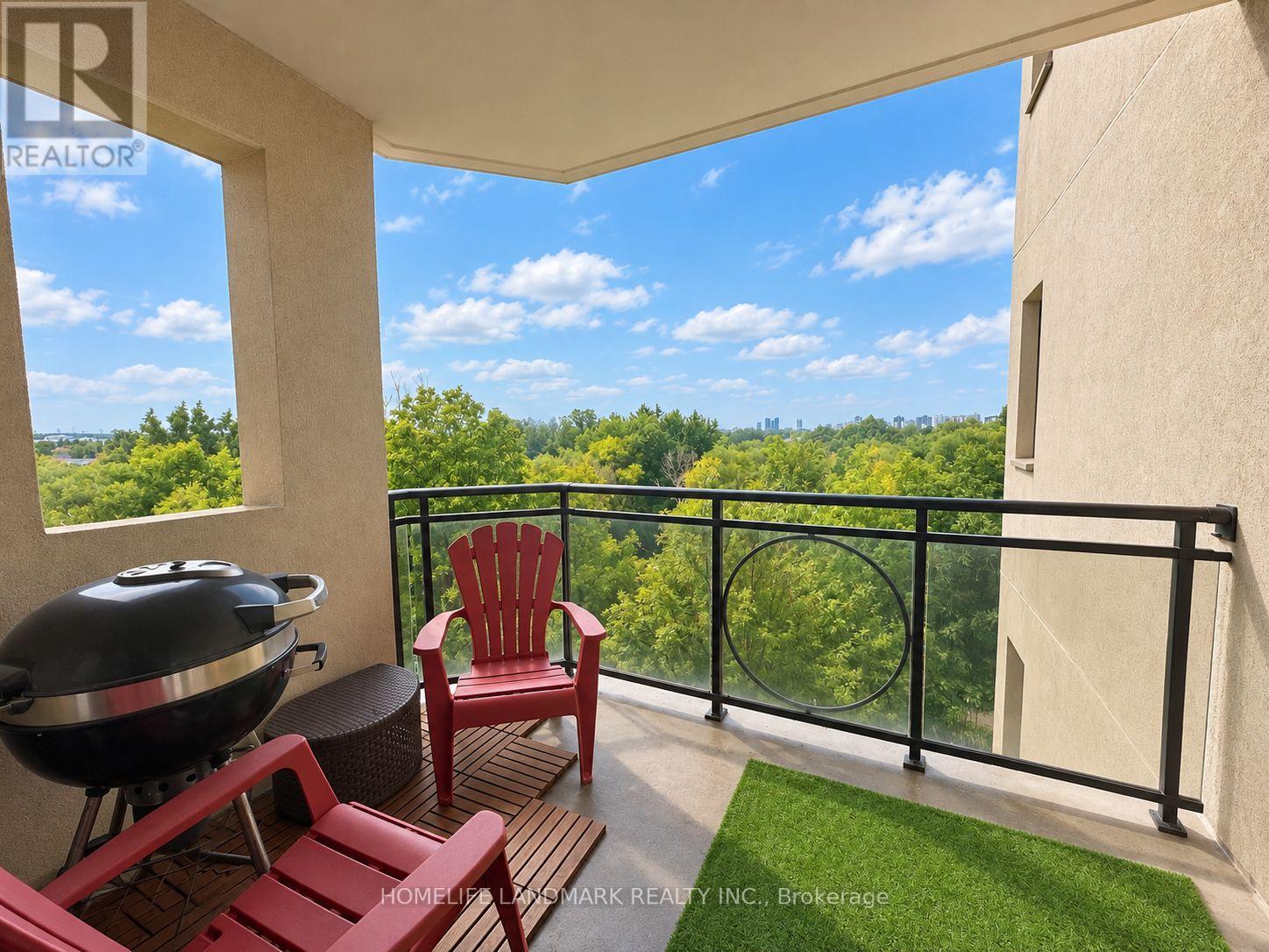 512 - 8 Maison Parc Court Property Photo 11