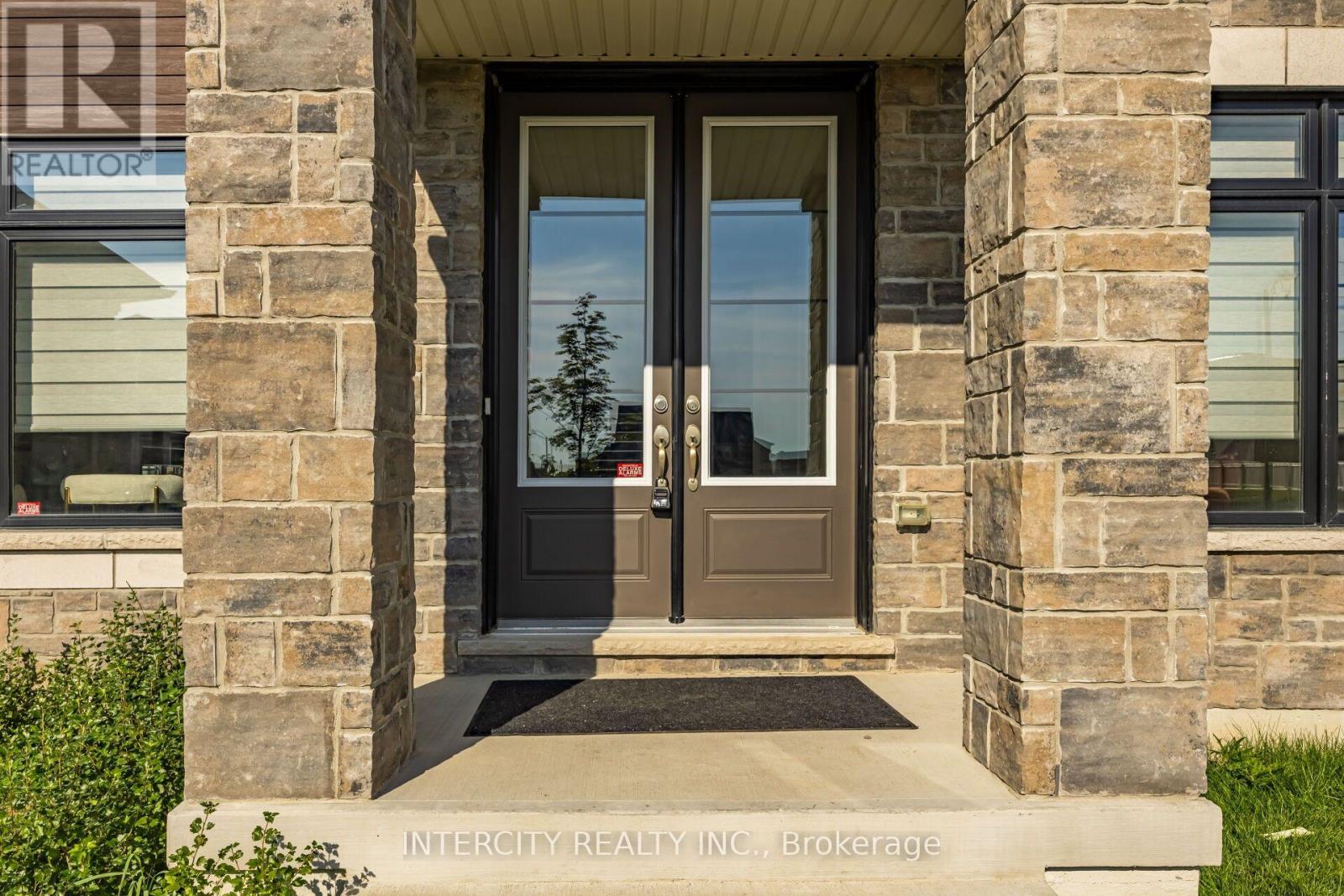 8 Elderberry Way Property Photo 3