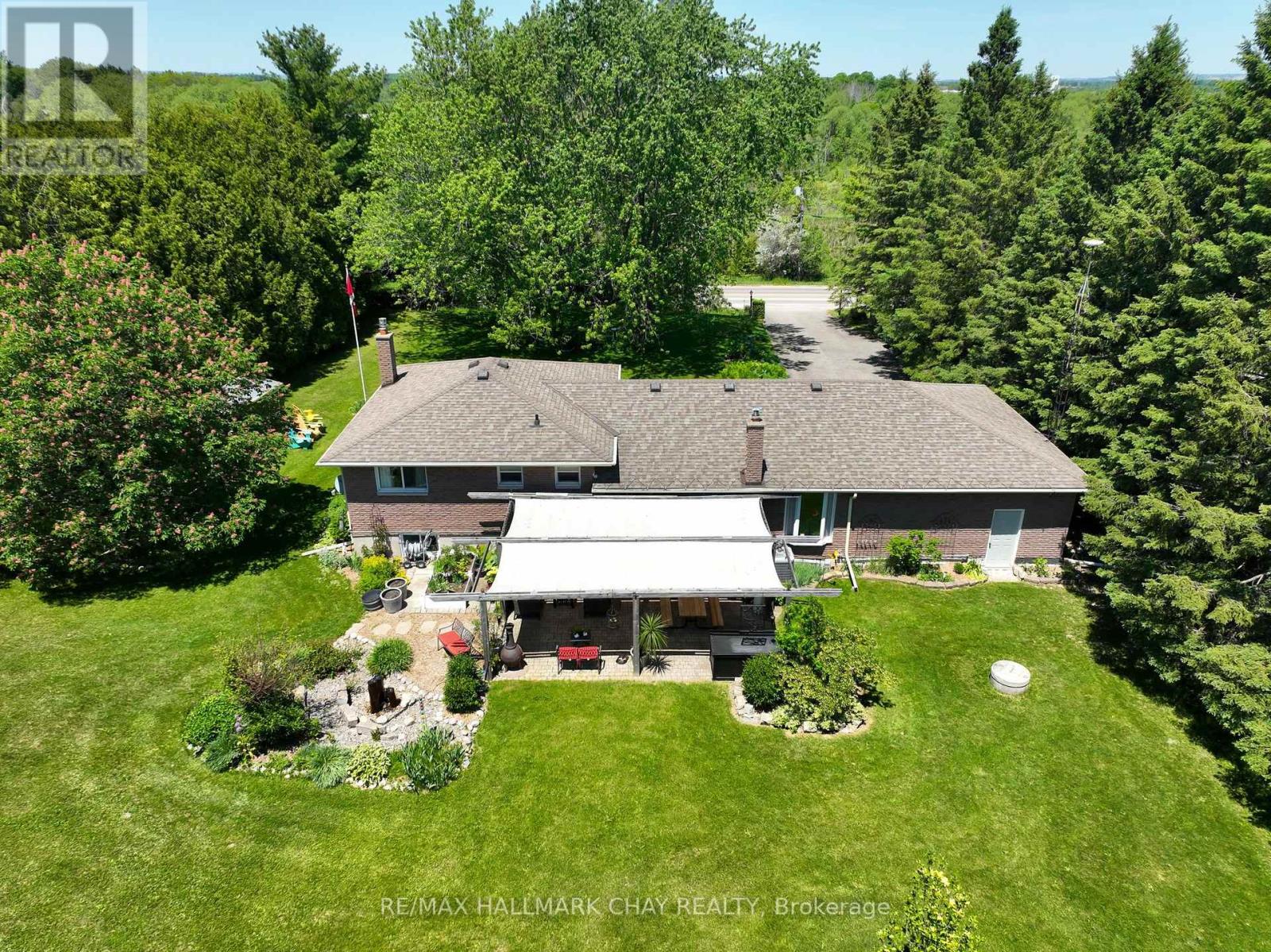6815 4th Line Property Photo 2