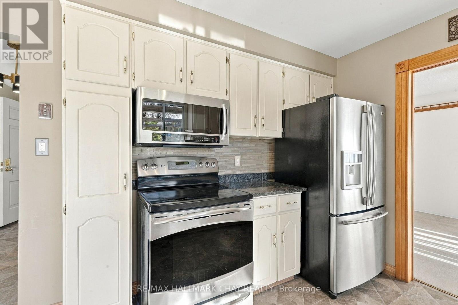 6815 4th Line Property Photo 11