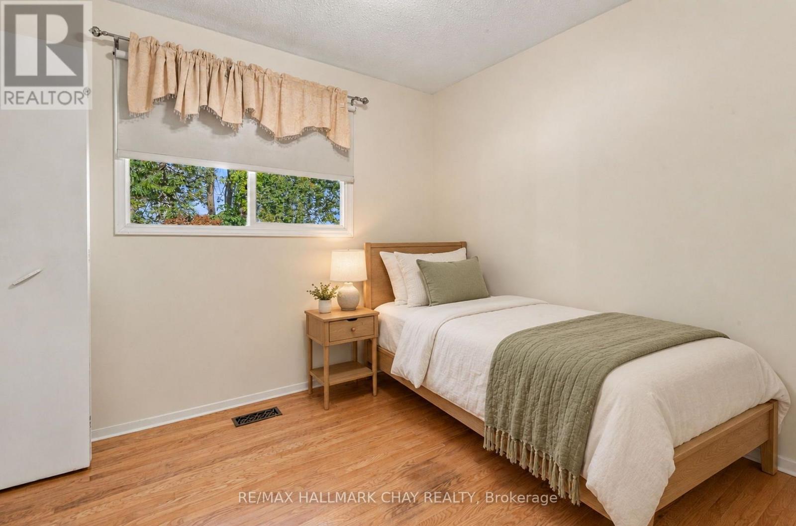 6815 4th Line Property Photo 22