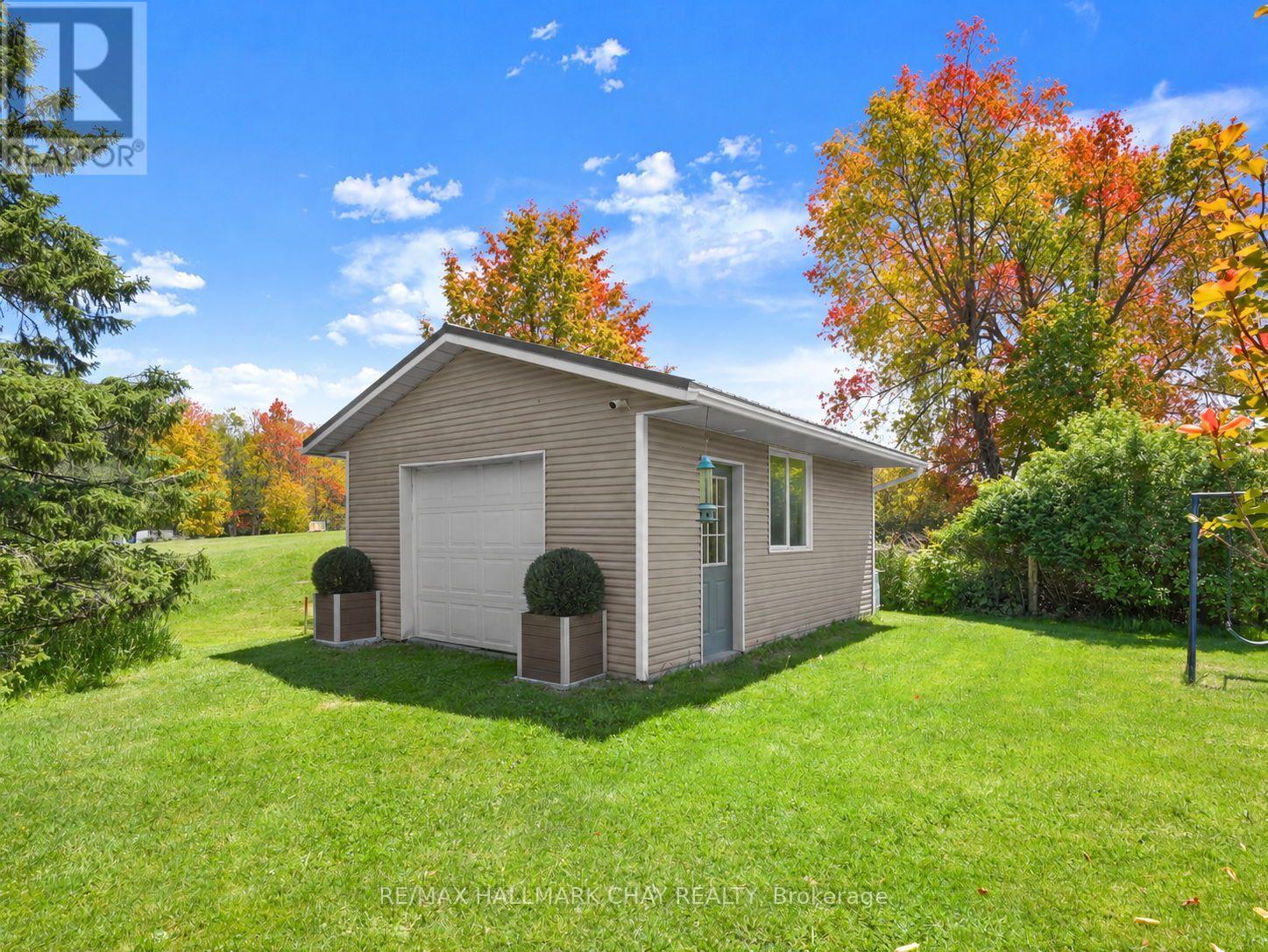 6815 4th Line Property Photo 43