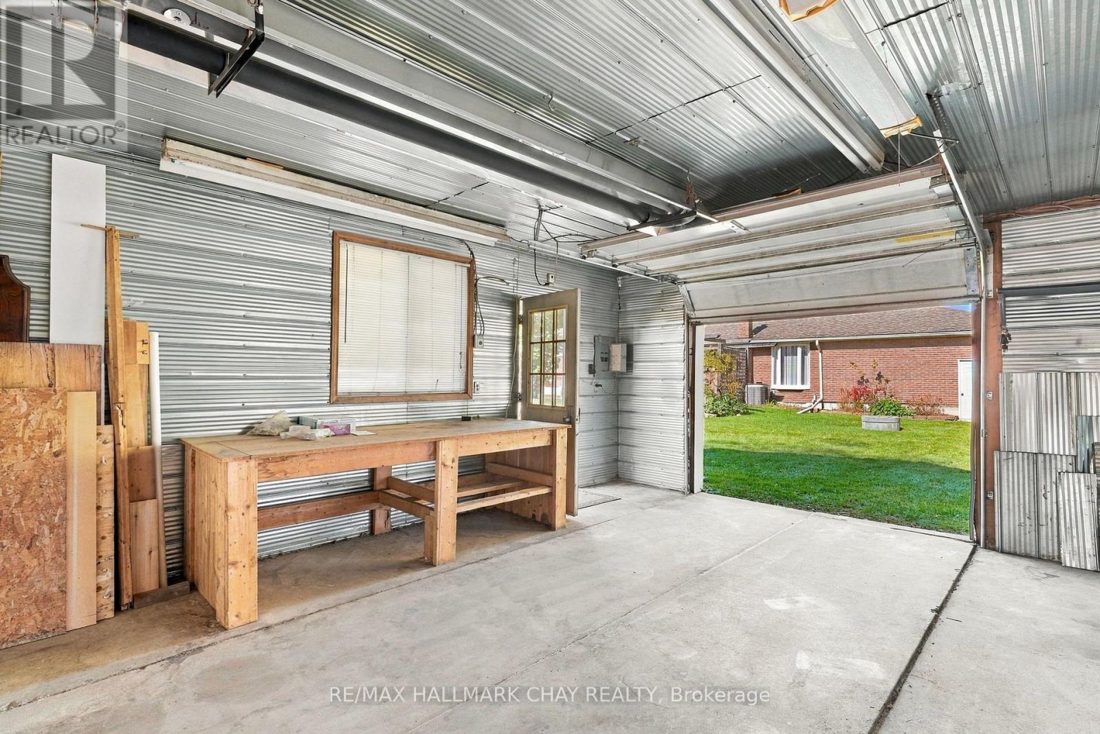 6815 4th Line Property Photo 44