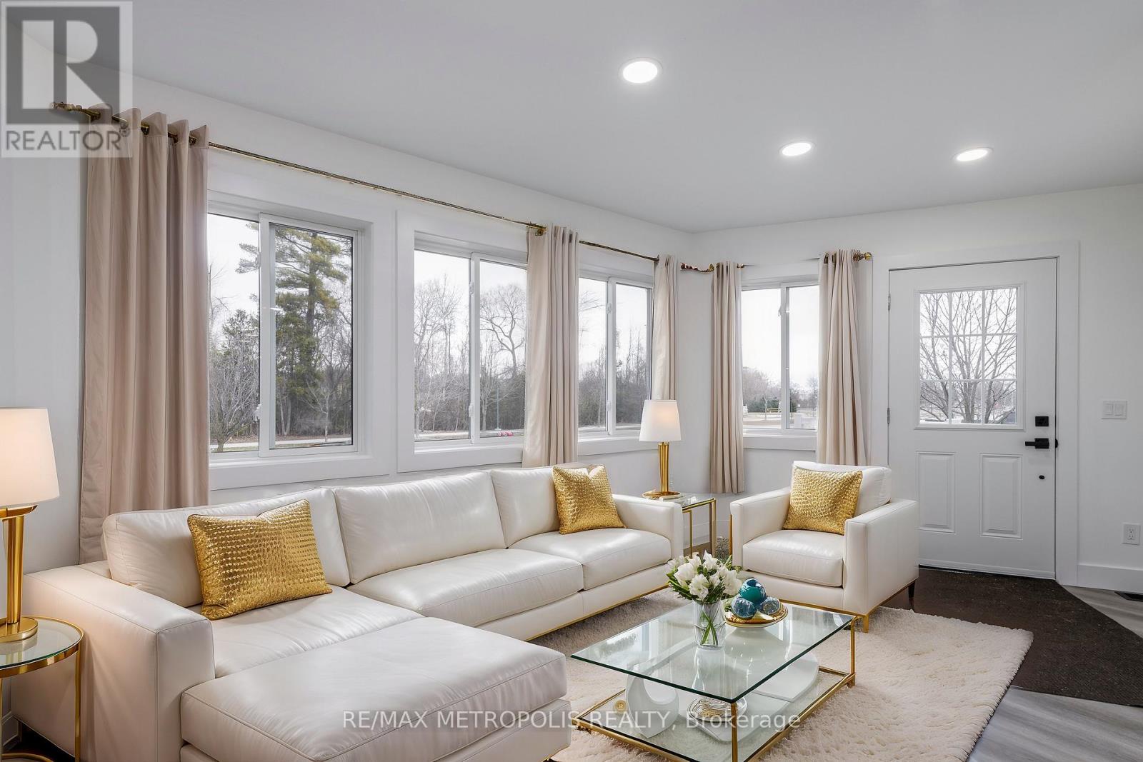759 Innisfil Beach Road Property Photo 2