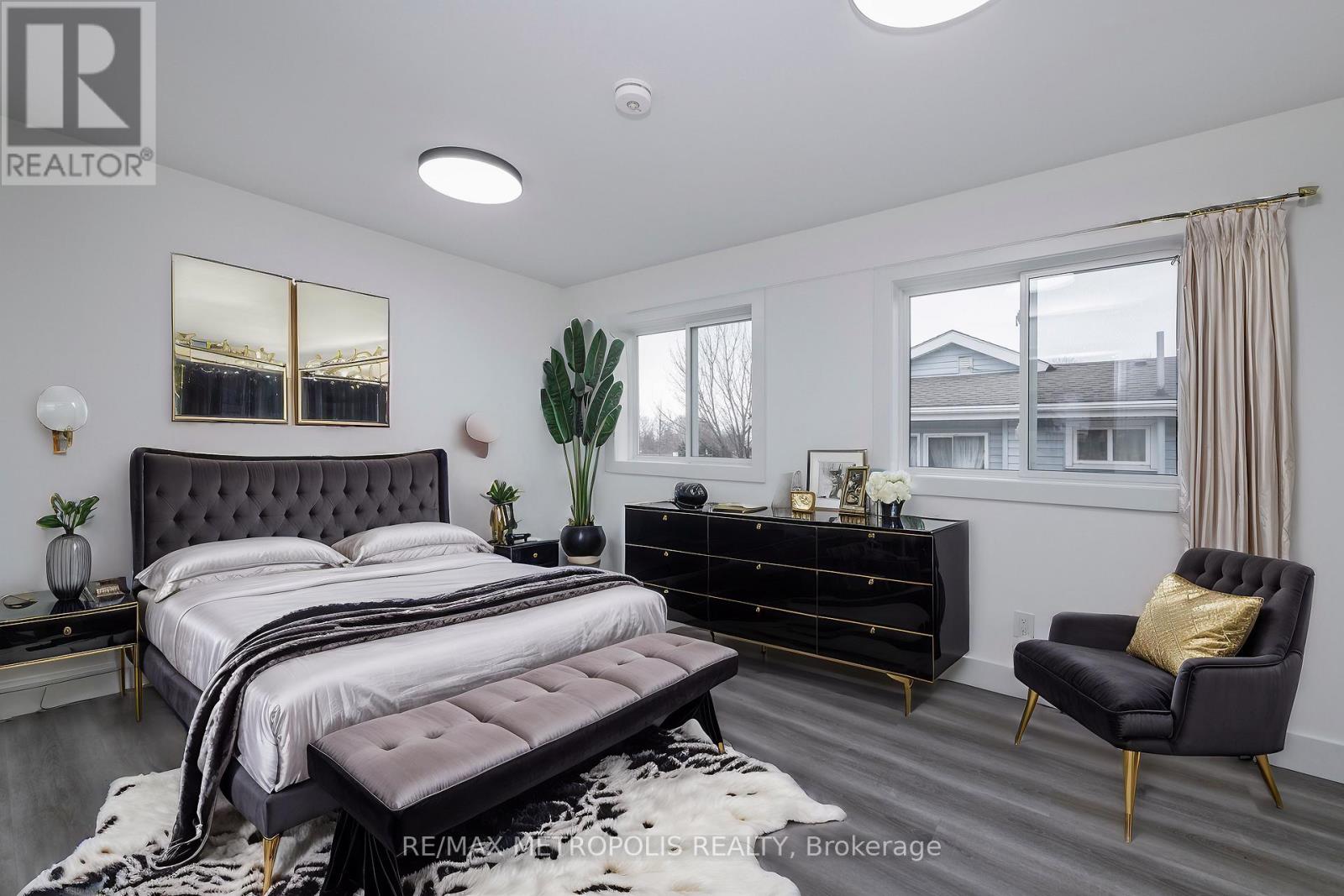 759 Innisfil Beach Road Property Photo 4