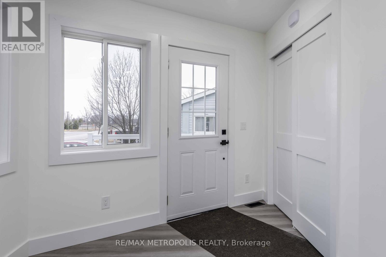 759 Innisfil Beach Road Property Photo 8