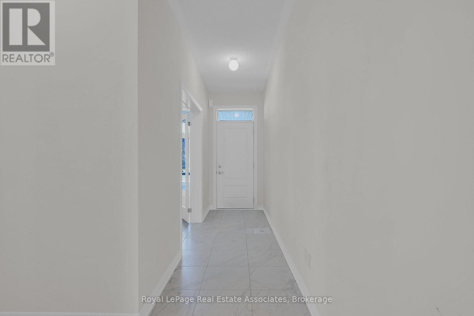 1418 Davis Loop Property Photo 4