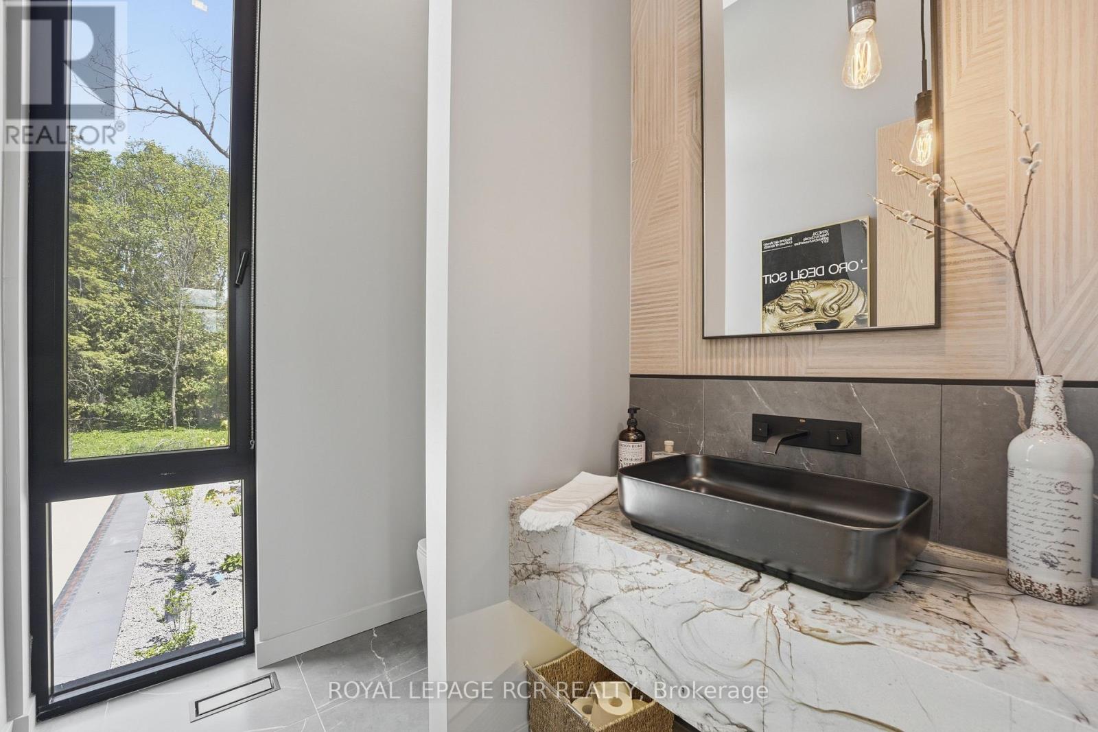 3404 Vivian Road Property Photo 6