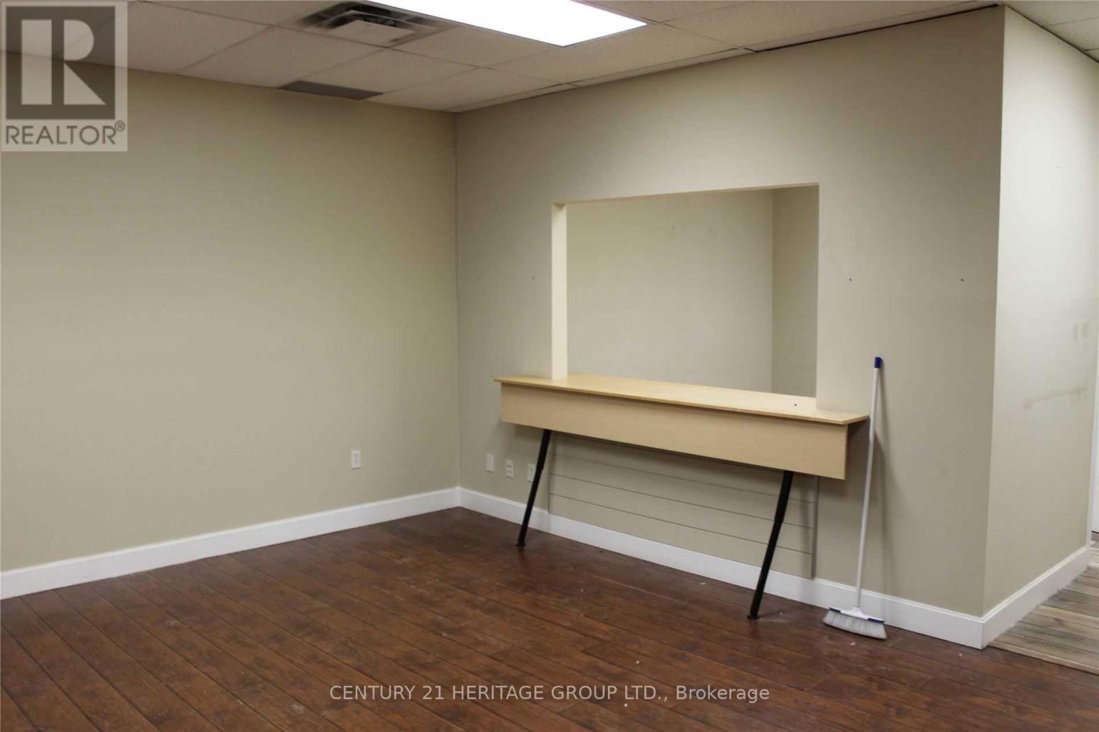 200 - 10265 Yonge Street Property Photo 6