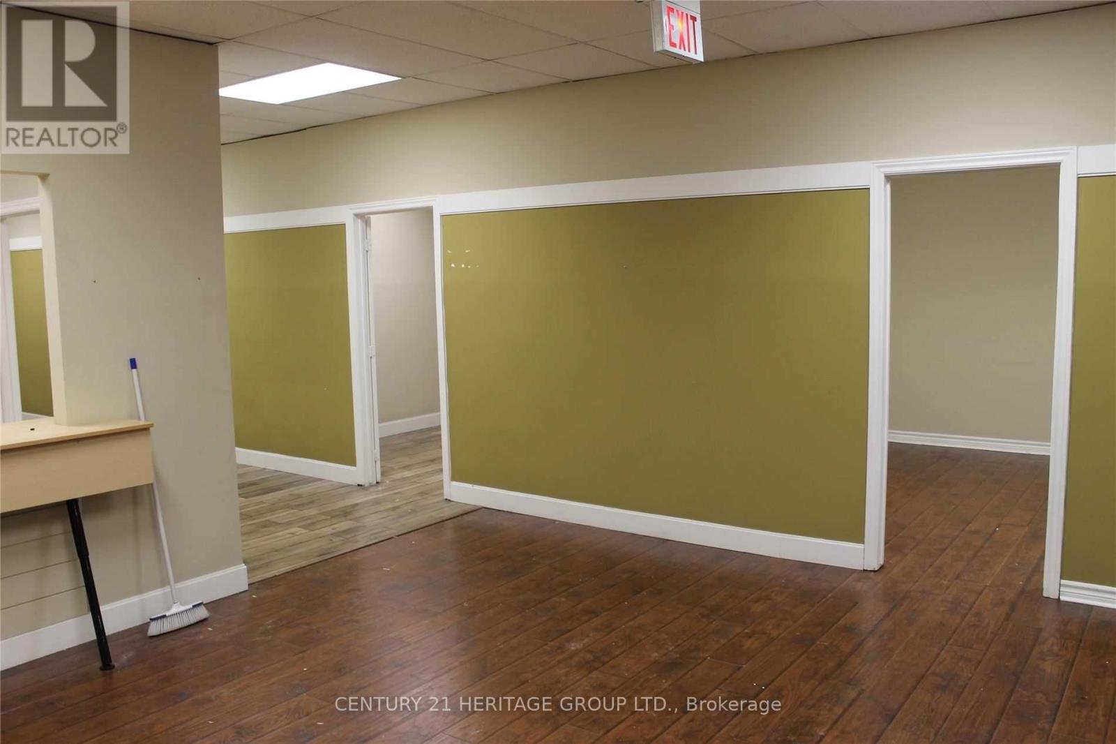 200 - 10265 Yonge Street Property Photo 7