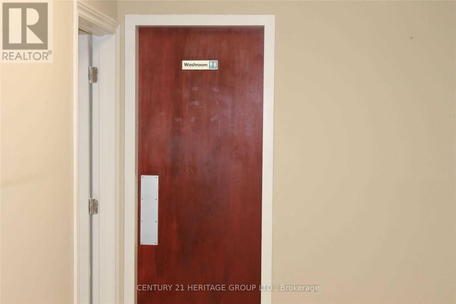 200 - 10265 Yonge Street Property Photo 9