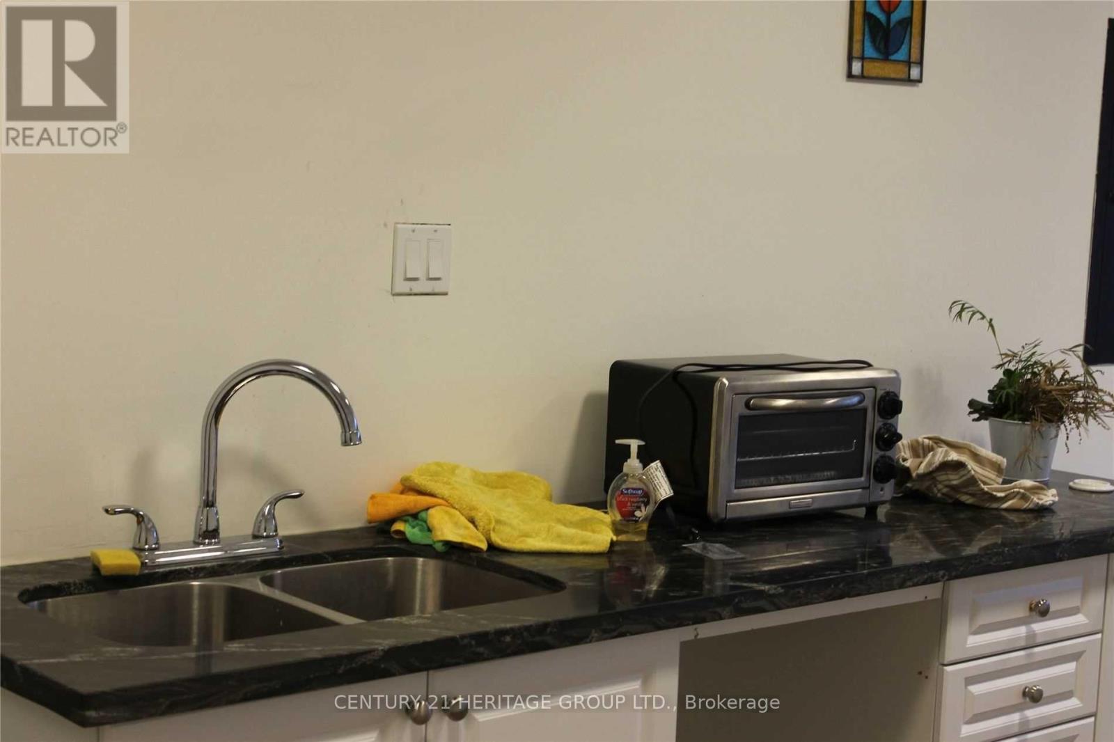 200 - 10265 Yonge Street Property Photo 10