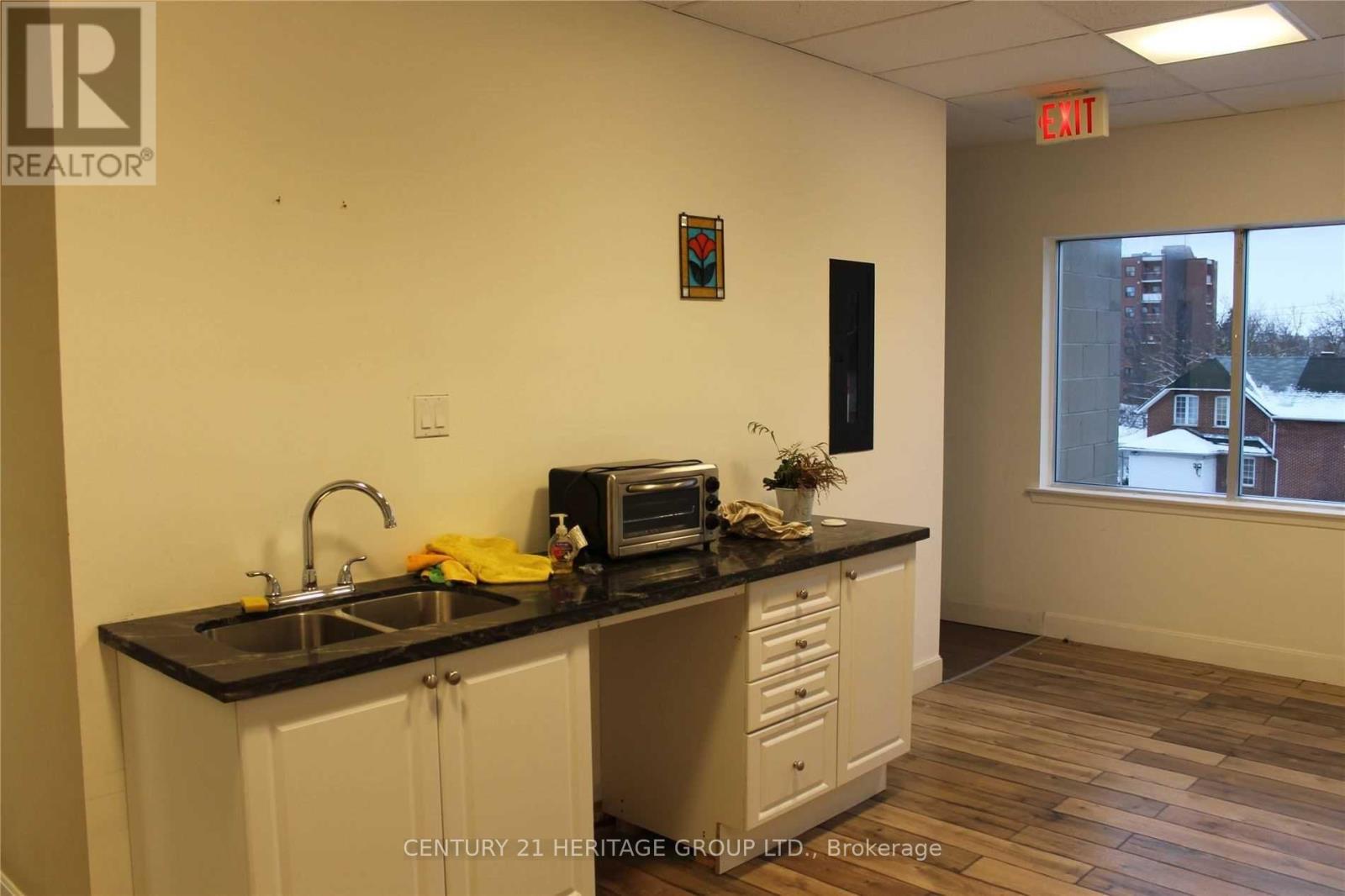 200 - 10265 Yonge Street Property Photo 12