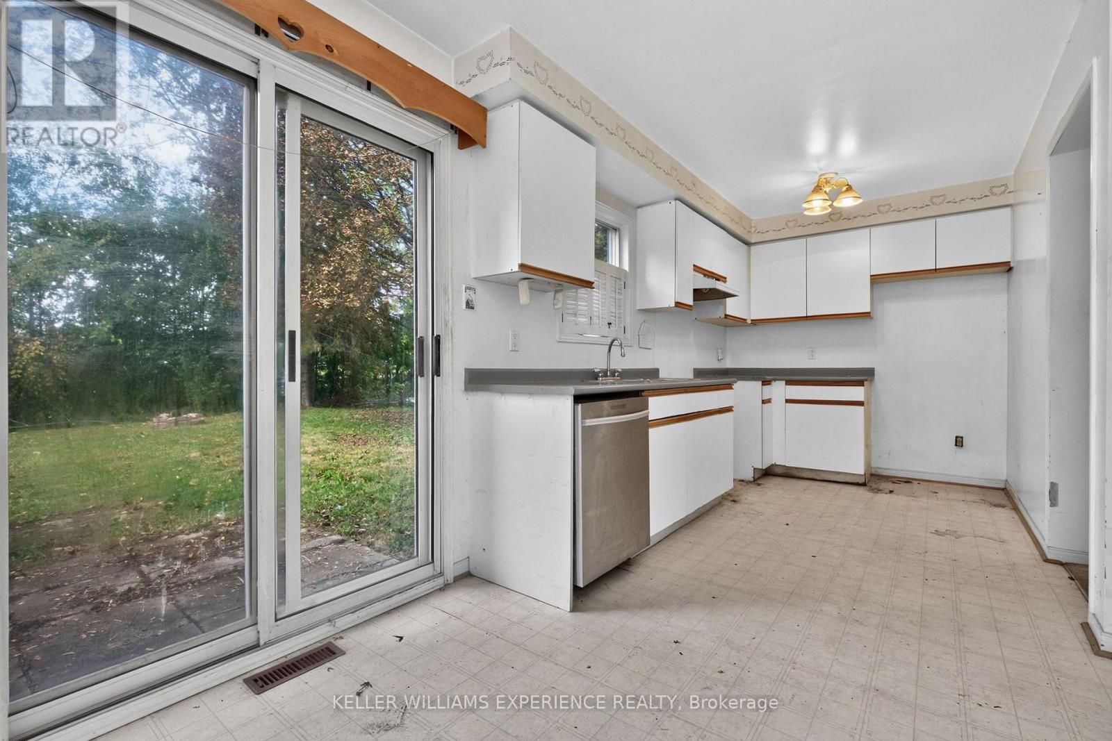 1920 Applewood Avenue Property Photo 4