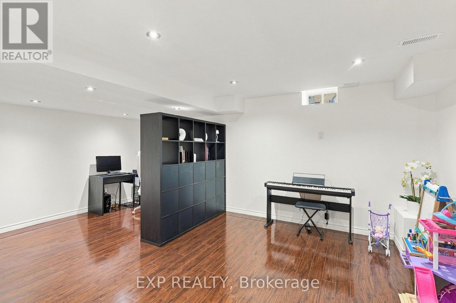 262 Wilfred Murison Avenue Property Photo 34