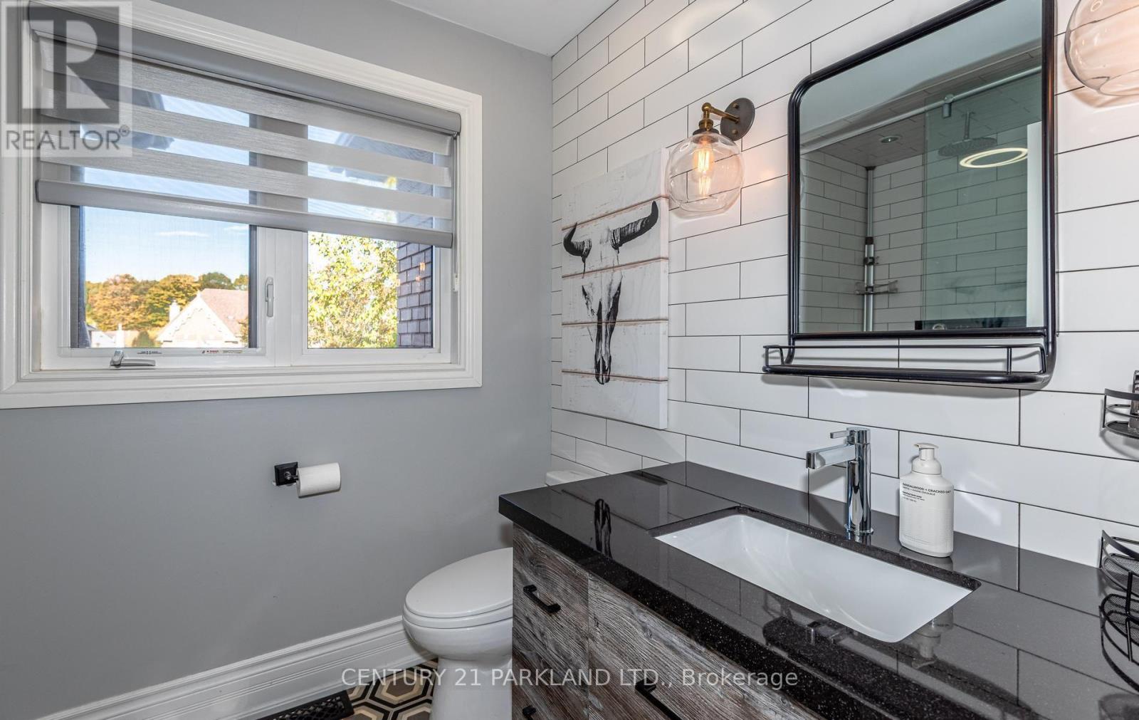 164 Carlyle Crescent Property Photo 36