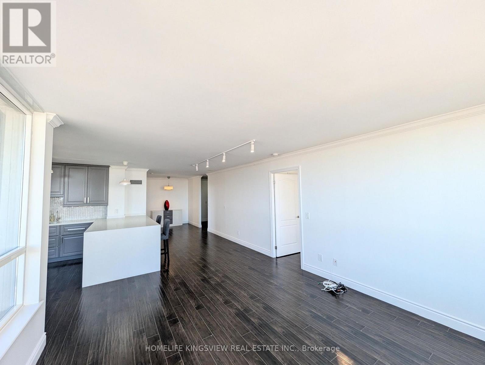1104 - 60 Disera Drive Property Photo 4