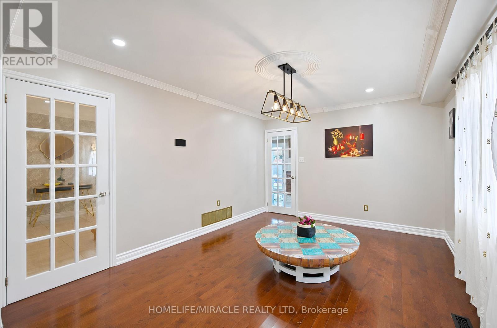 8173 Martin Grove Road Property Photo 12