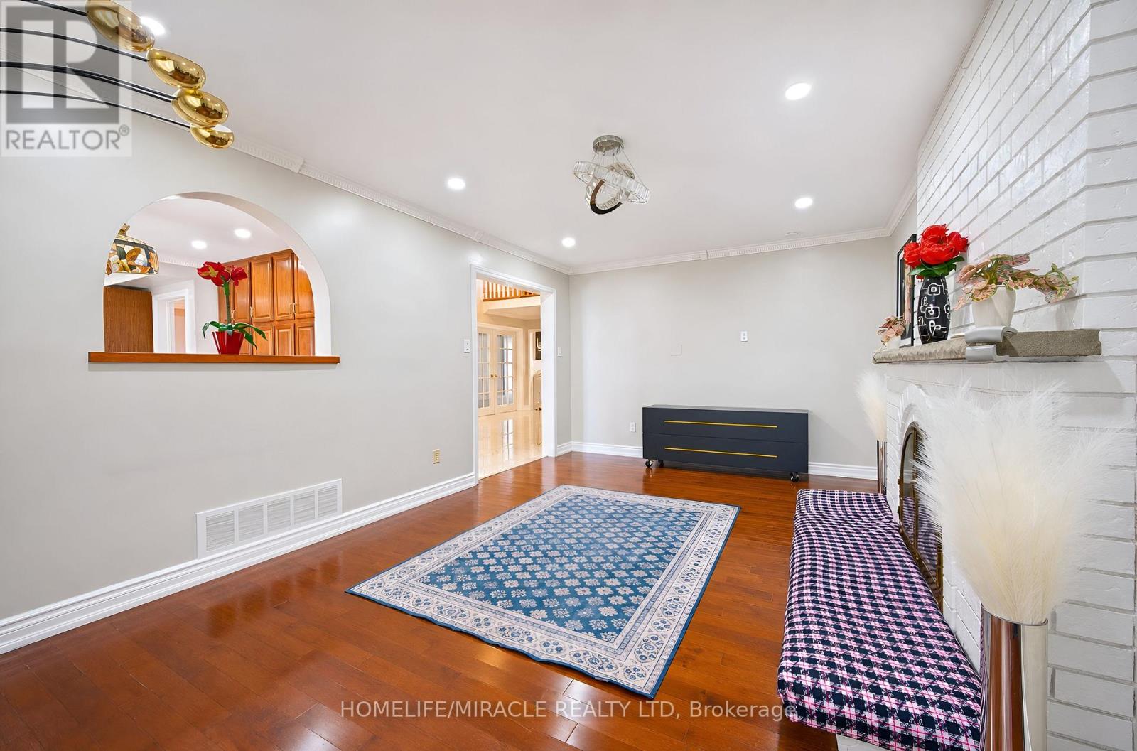 8173 Martin Grove Road Property Photo 14