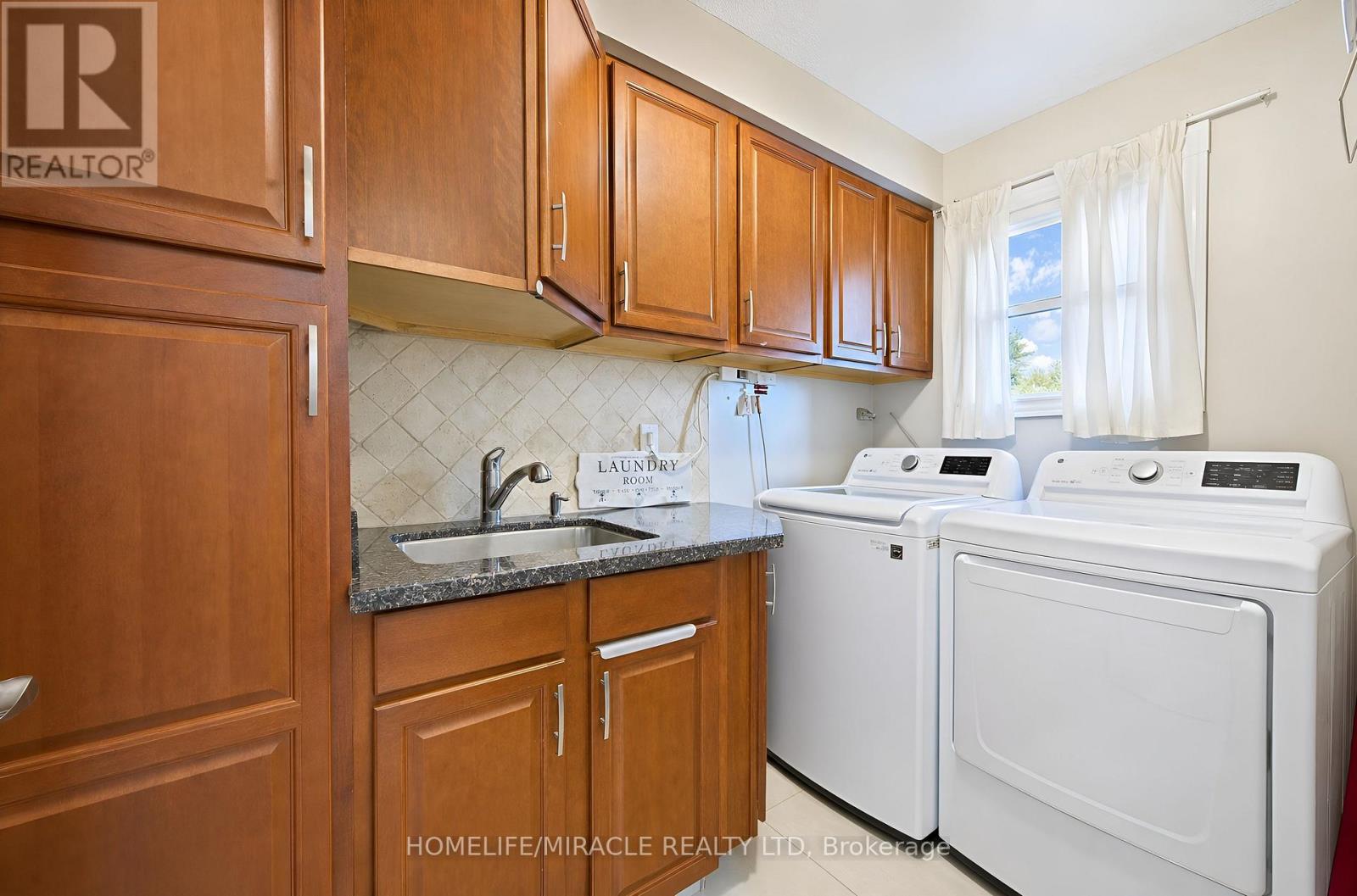 8173 Martin Grove Road Property Photo 20