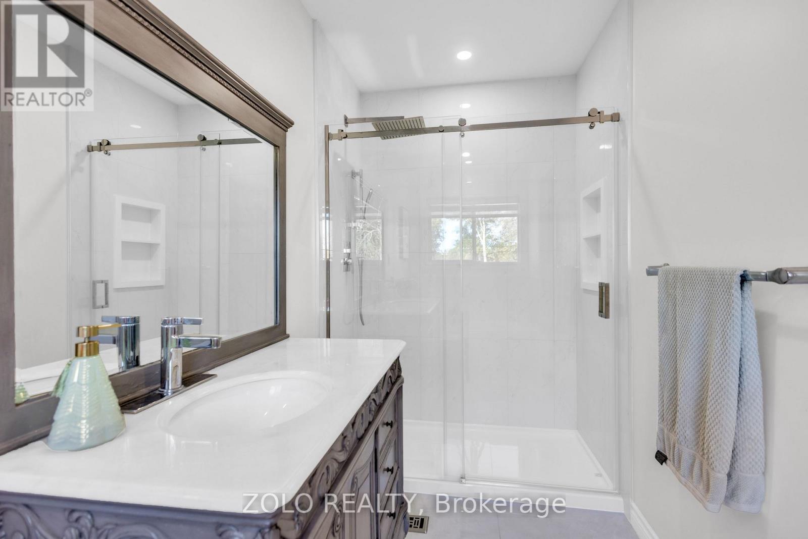 8785 8th Line Property Photo 29