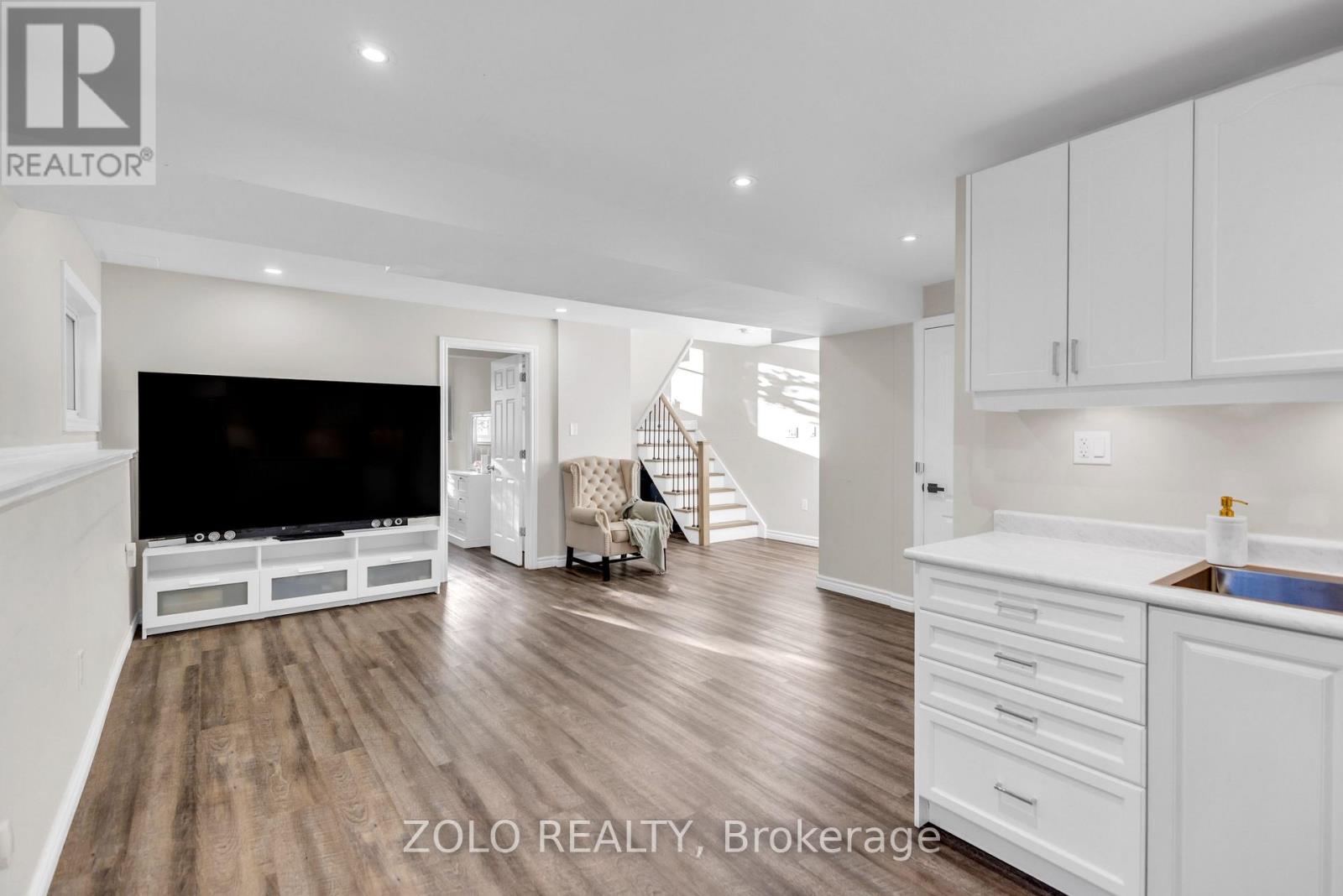 8785 8th Line Property Photo 38