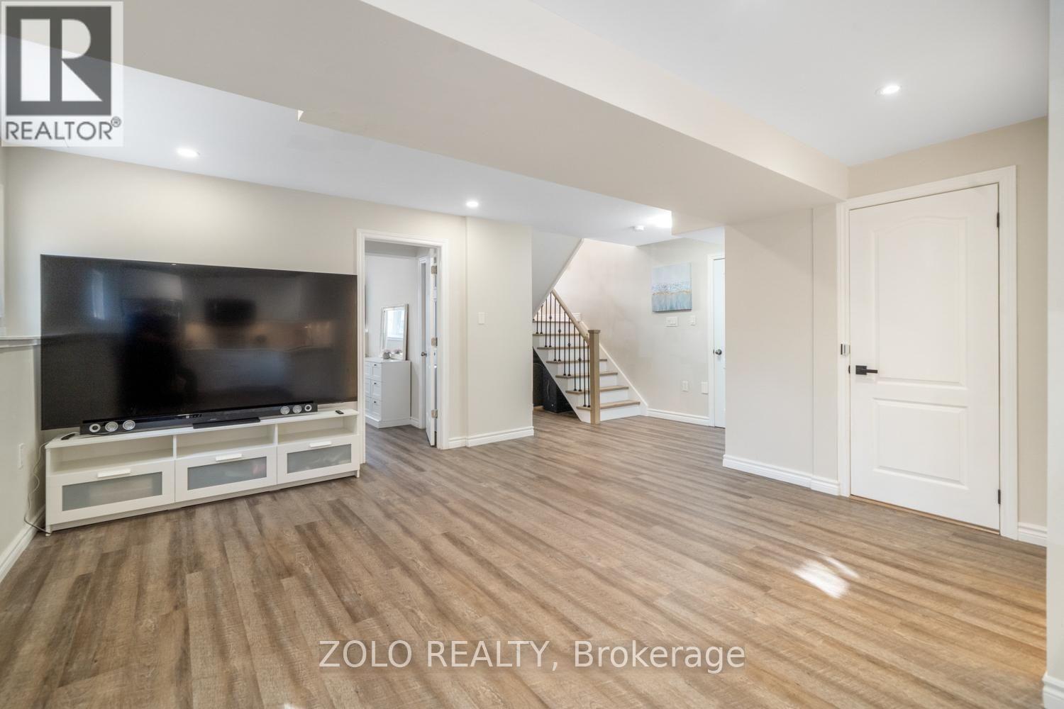 8785 8th Line Property Photo 39