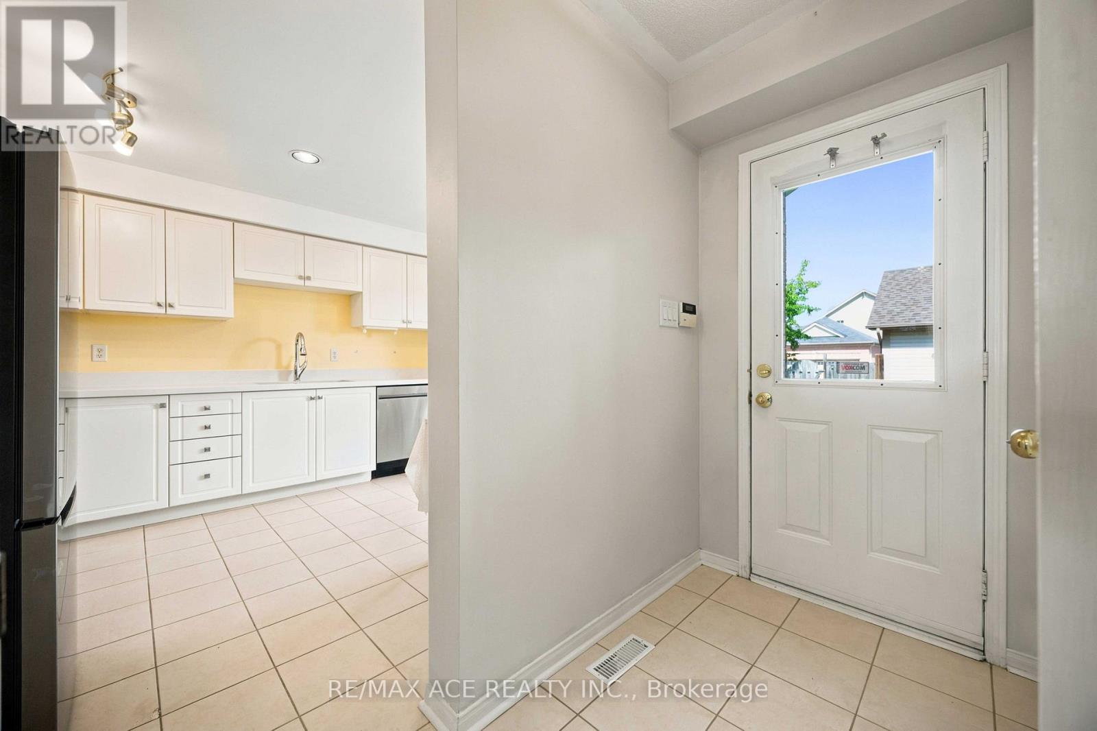 16 White's Hill Avenue Property Photo 9