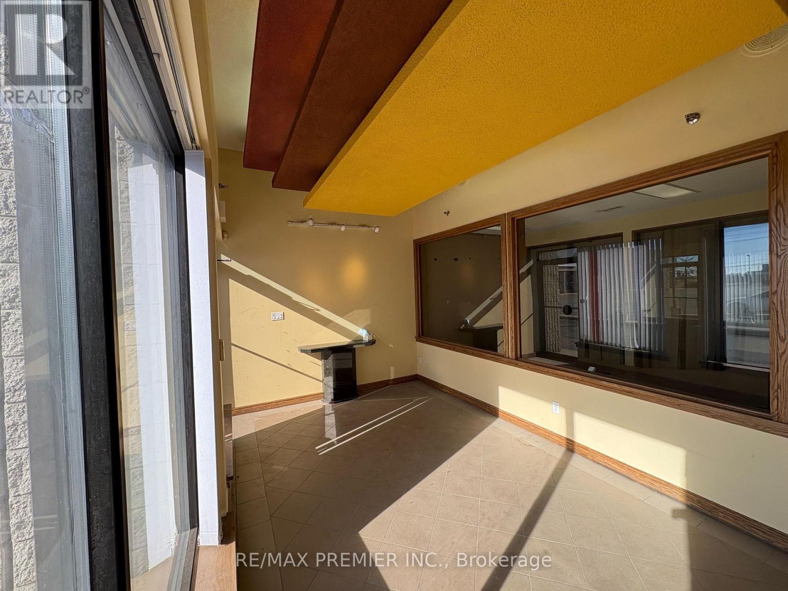 15 & 16 - 4300 Steeles Avenue W Property Photo 4