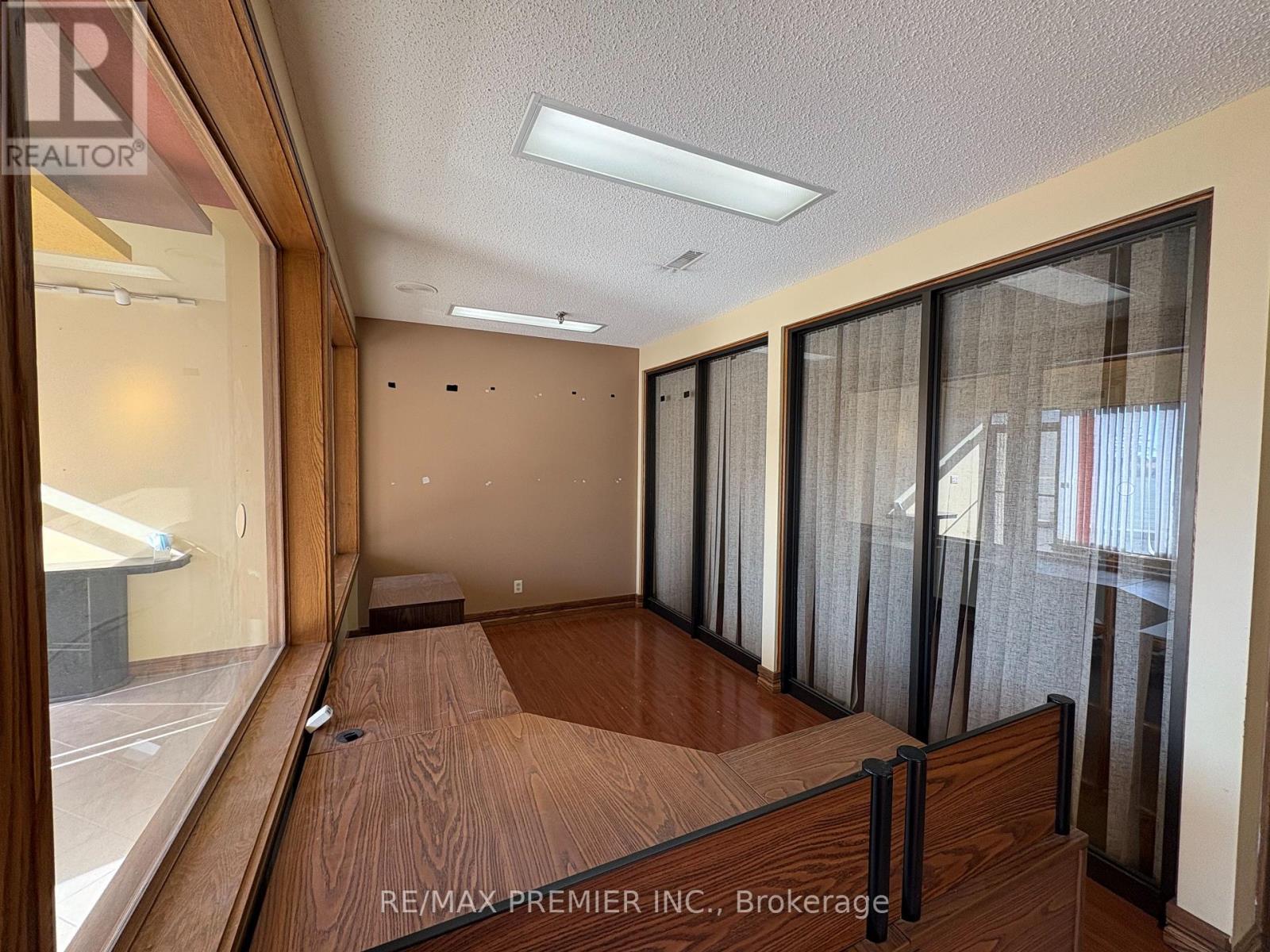 15 & 16 - 4300 Steeles Avenue W Property Photo 6