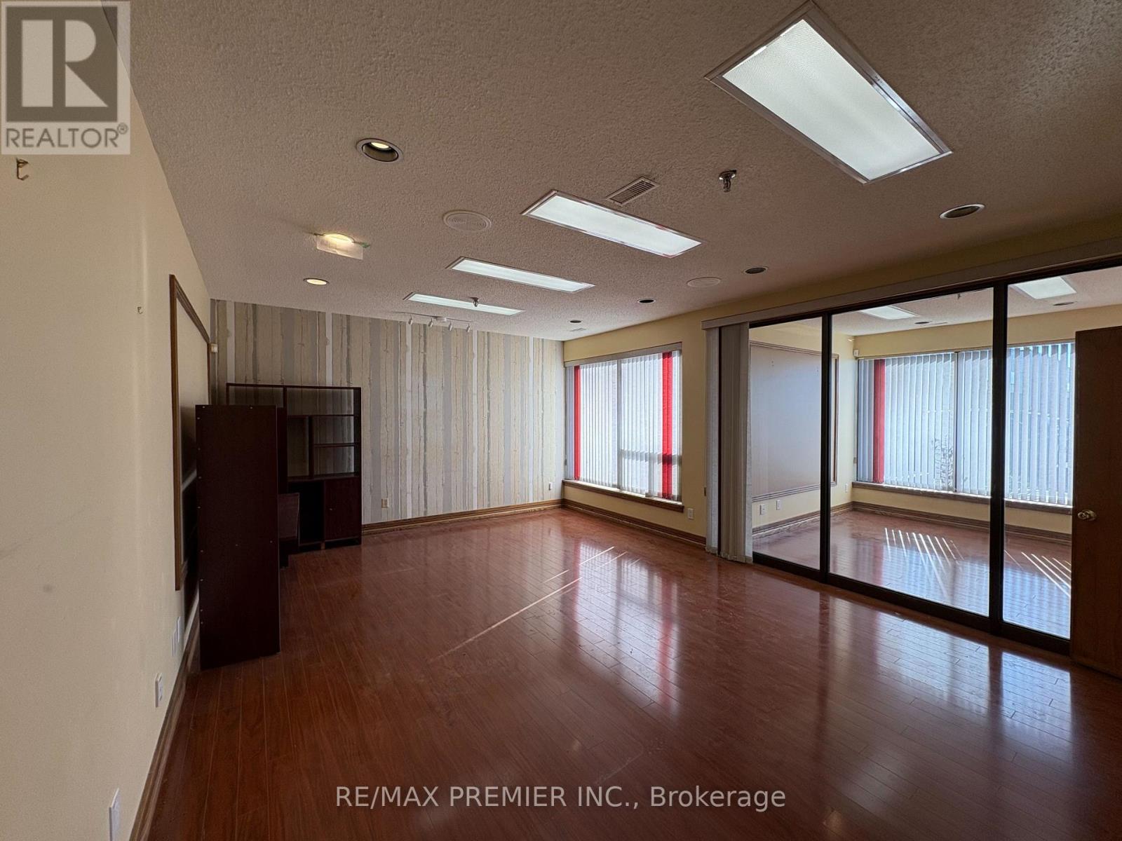 15 & 16 - 4300 Steeles Avenue W Property Photo 7