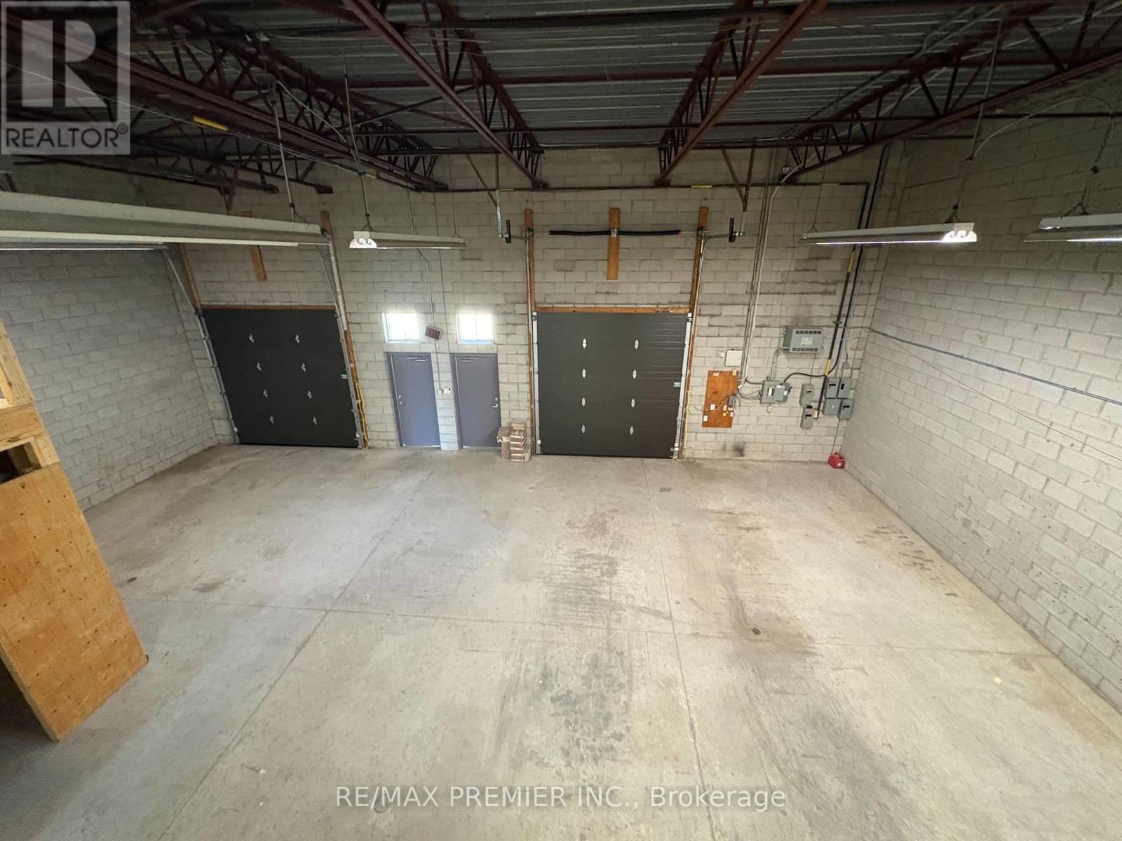 15 & 16 - 4300 Steeles Avenue W Property Photo 14