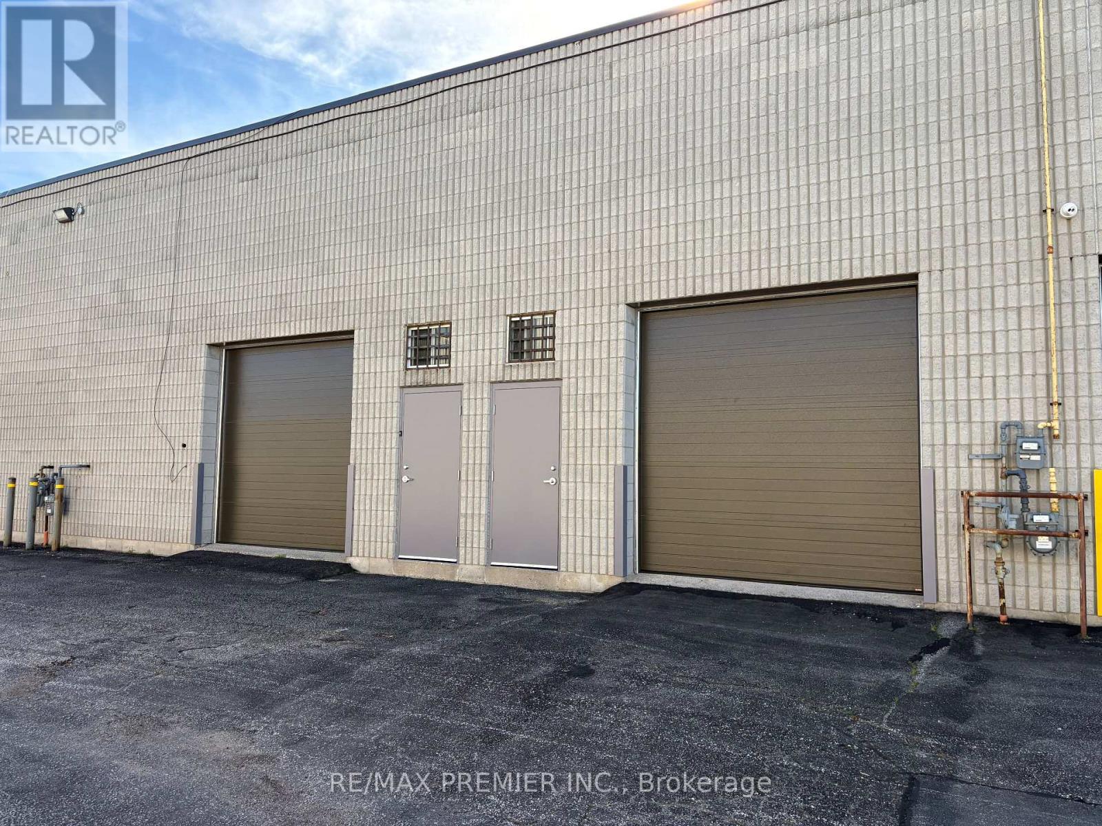 15 & 16 - 4300 Steeles Avenue W Property Photo 15