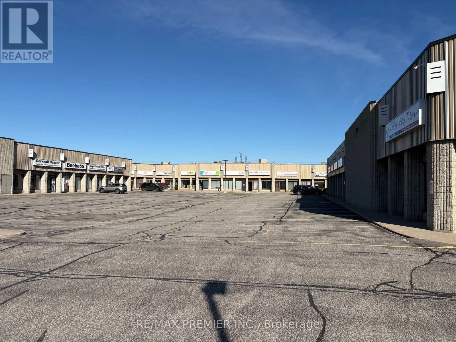 15 & 16 - 4300 Steeles Avenue W Property Photo 16