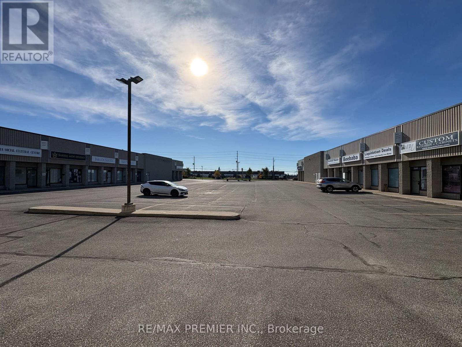 15 & 16 - 4300 Steeles Avenue W Property Photo 17