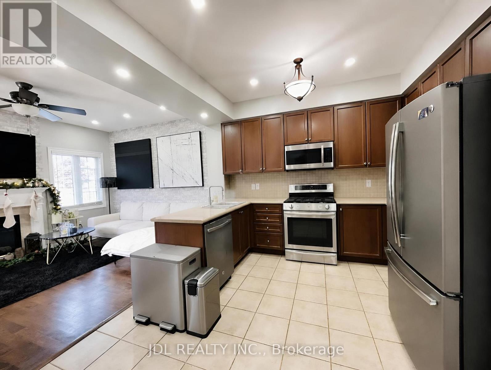 36 Laurelbank Crescent Property Photo 8